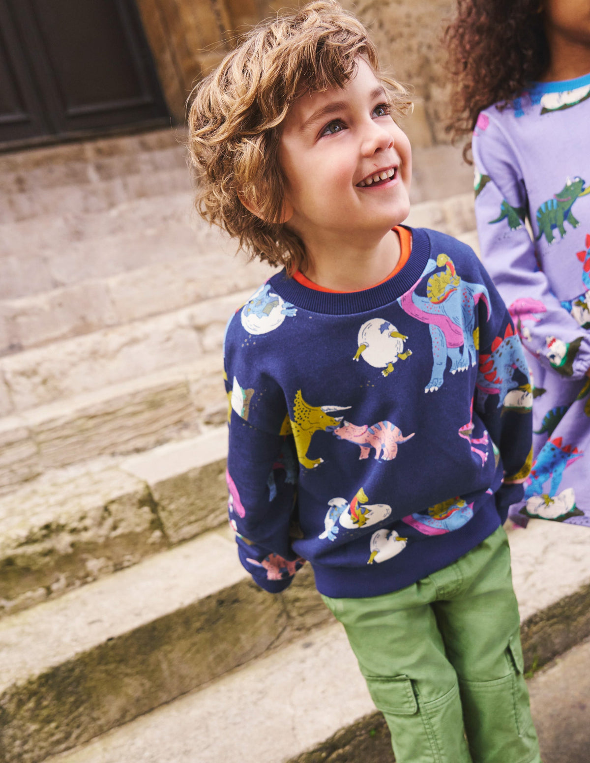 Bedrucktes Sweatshirt-Bunt Dino-Familie - Image 8