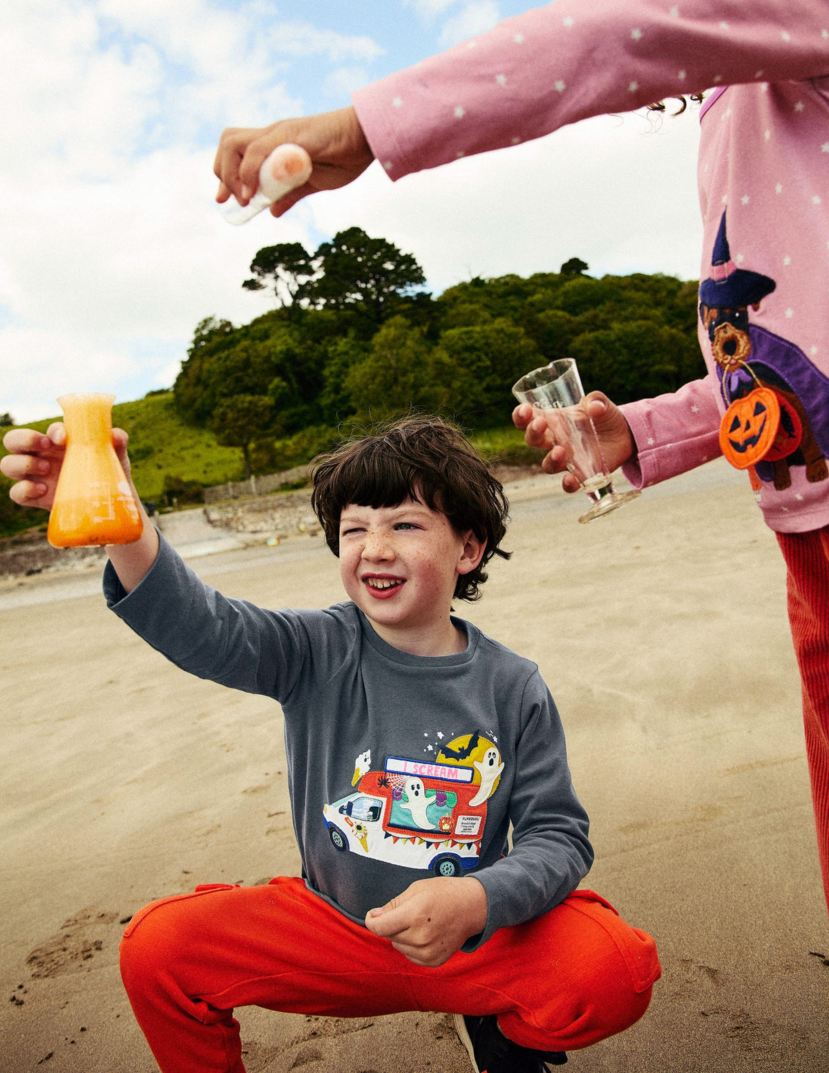 T-Shirt mit Halloween-Applikation-Rauchgrau Eiswagen - Image 4