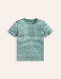 Henley T-Shirt aus gewaschener Baumwolle-Grüne Fichte/ Naturweiß Streifen