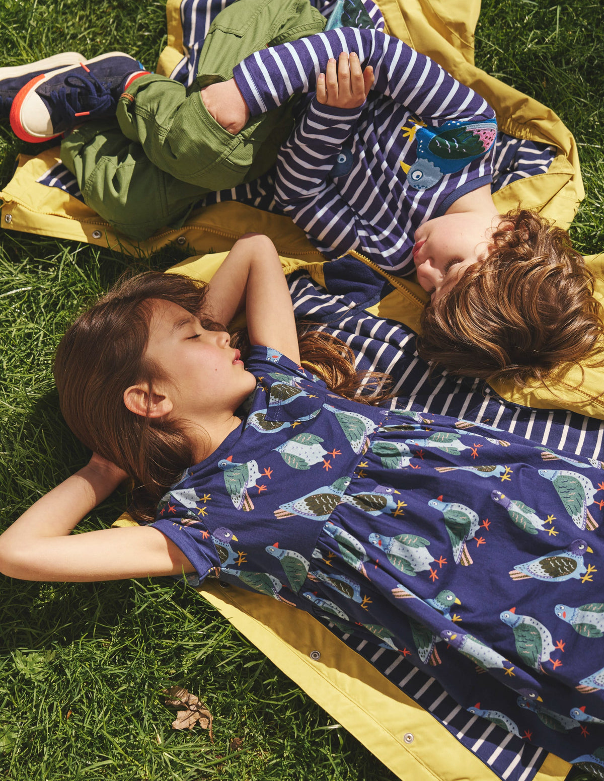 Short-sleeved Fun Jersey Dress-Starboard Navy Pigeons - Image 6