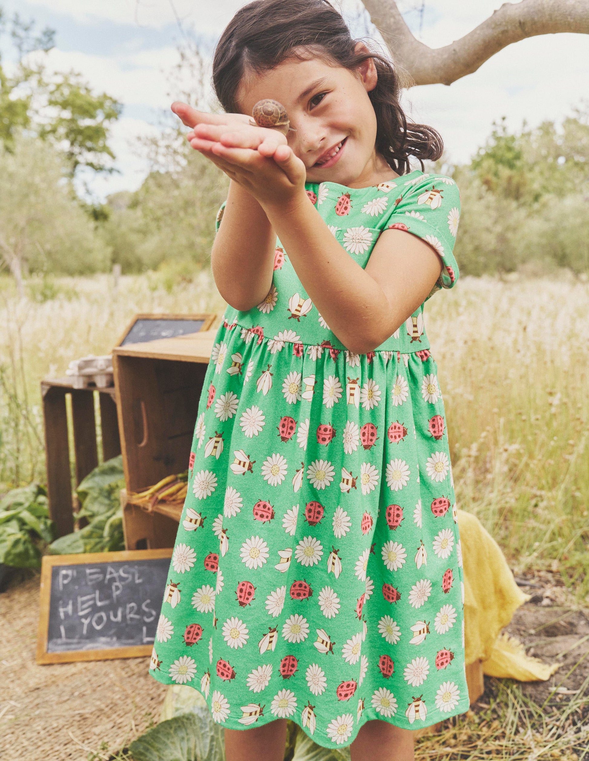 Lustiges Jerseykleid mit kurzen Ärmeln-Erbsengrün Gänseblümchen Käfer-4