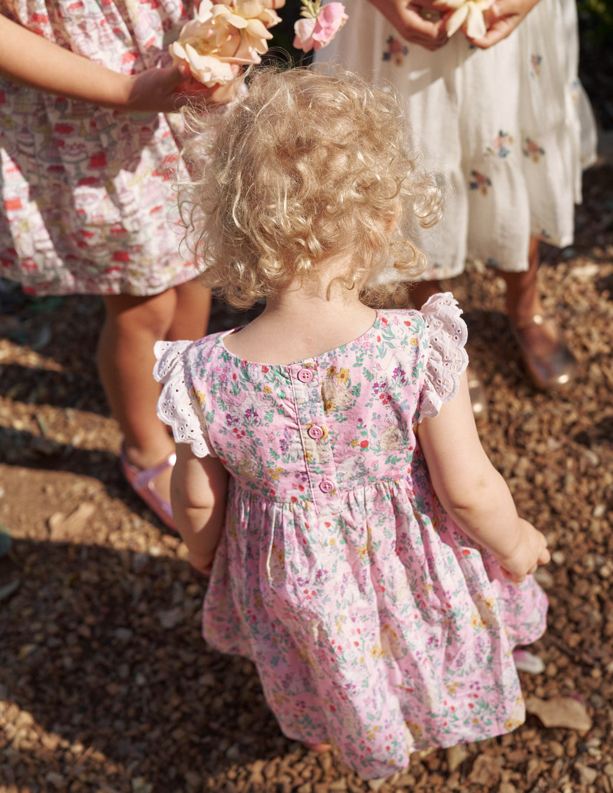 Gesmoktes Kleid mit Spitzenbesatz-Duftwicke Häschen-Wiese - Image 5