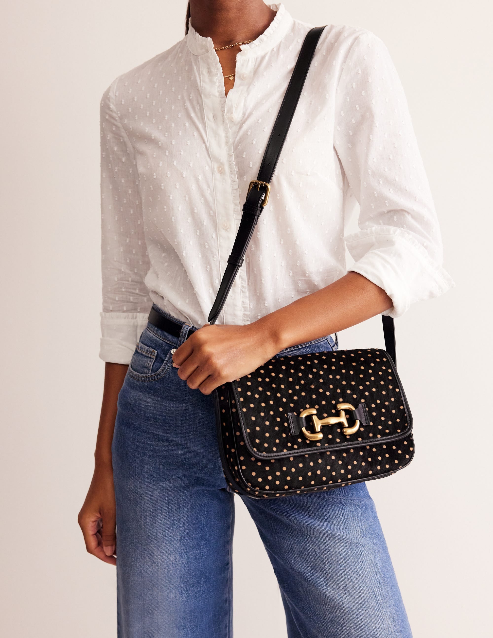 Iris Ledertasche mit Trensendetail-Punkte Schwarz und Camel - Image 1