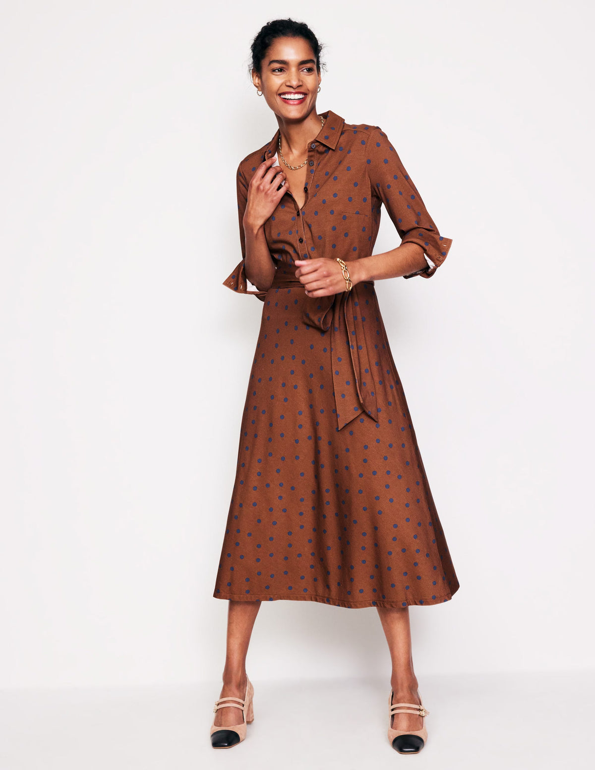 Laura Midi-Hemdblusenkleid aus Jersey-Herbstbraun, Einzelne Punkte - Image 1