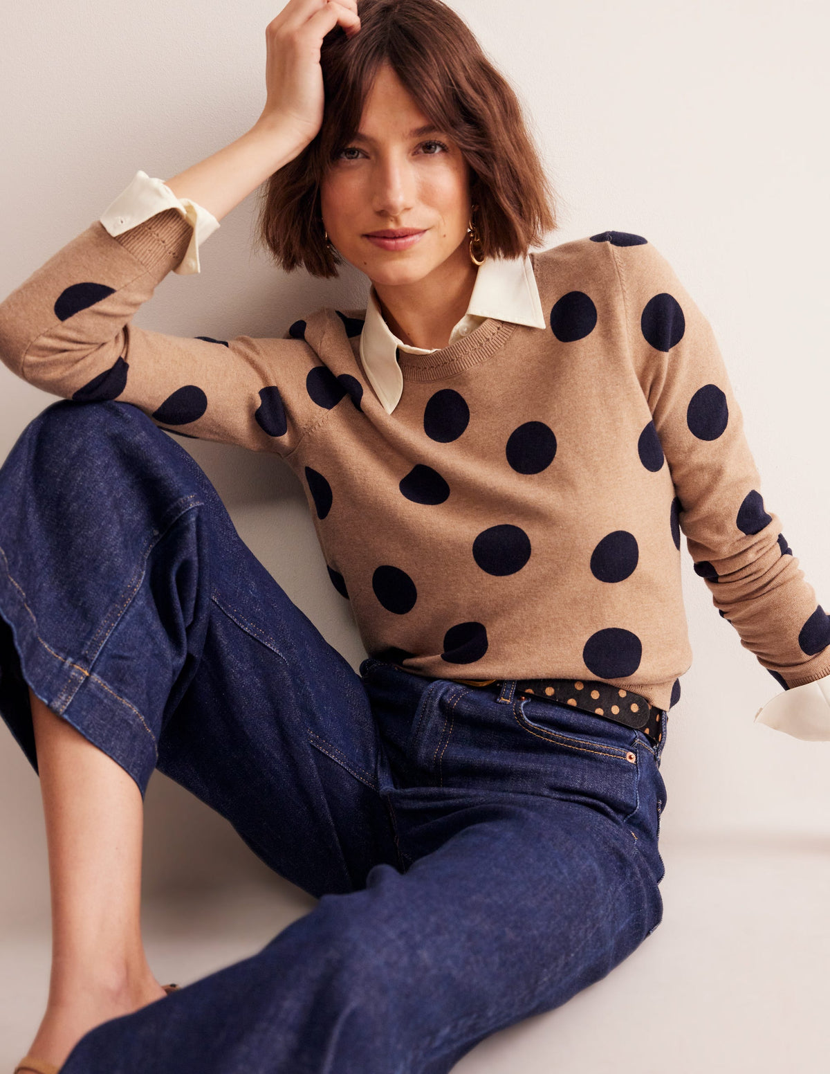 Catriona Pullover aus Baumwolle mit Rundhalsausschnitt-Kamelbraun Meliert, Abstrakte Punkte - Image 1