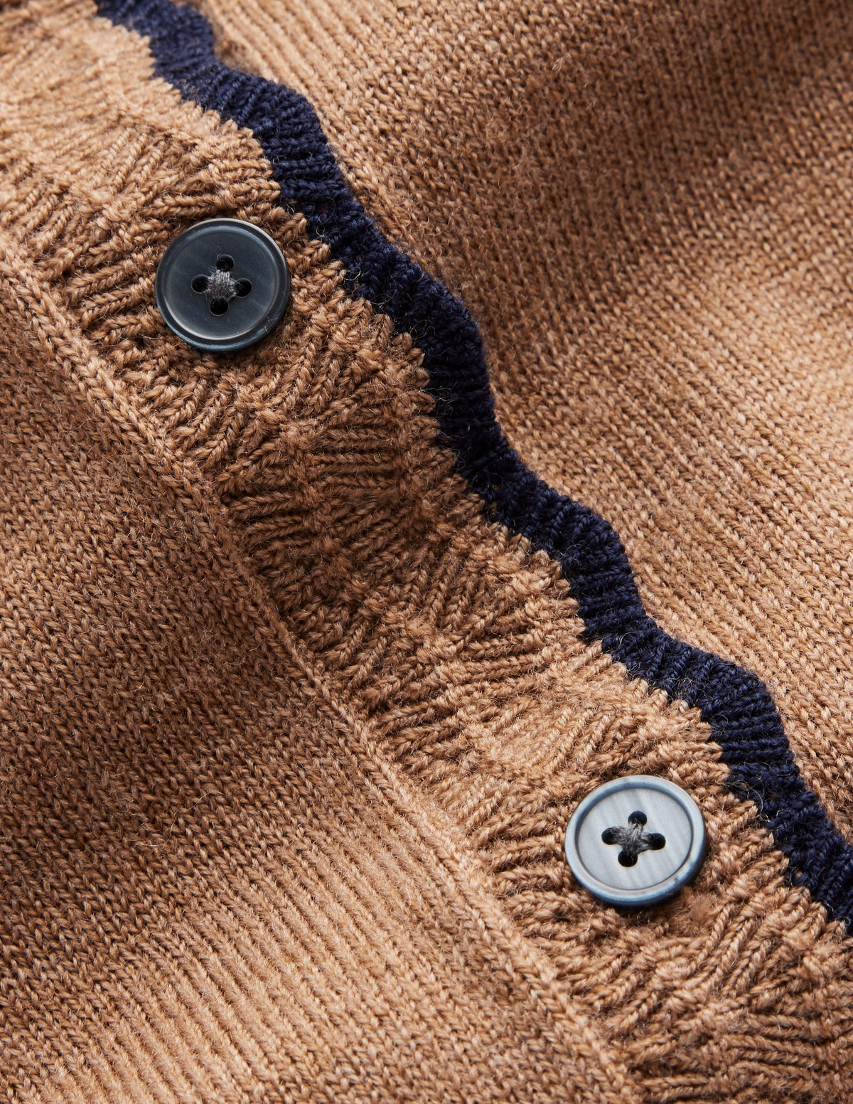 Merino-Strickjacke mit Muschelsaum-Camel Meliert - Image 6