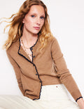 Merino-Strickjacke mit Muschelsaum-Camel Meliert