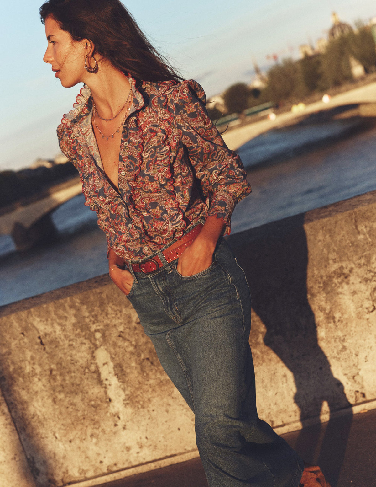 Baumwollbluse mit Rüschen-Reines Marineblau, Opulentes Paisleymuster - Image 5