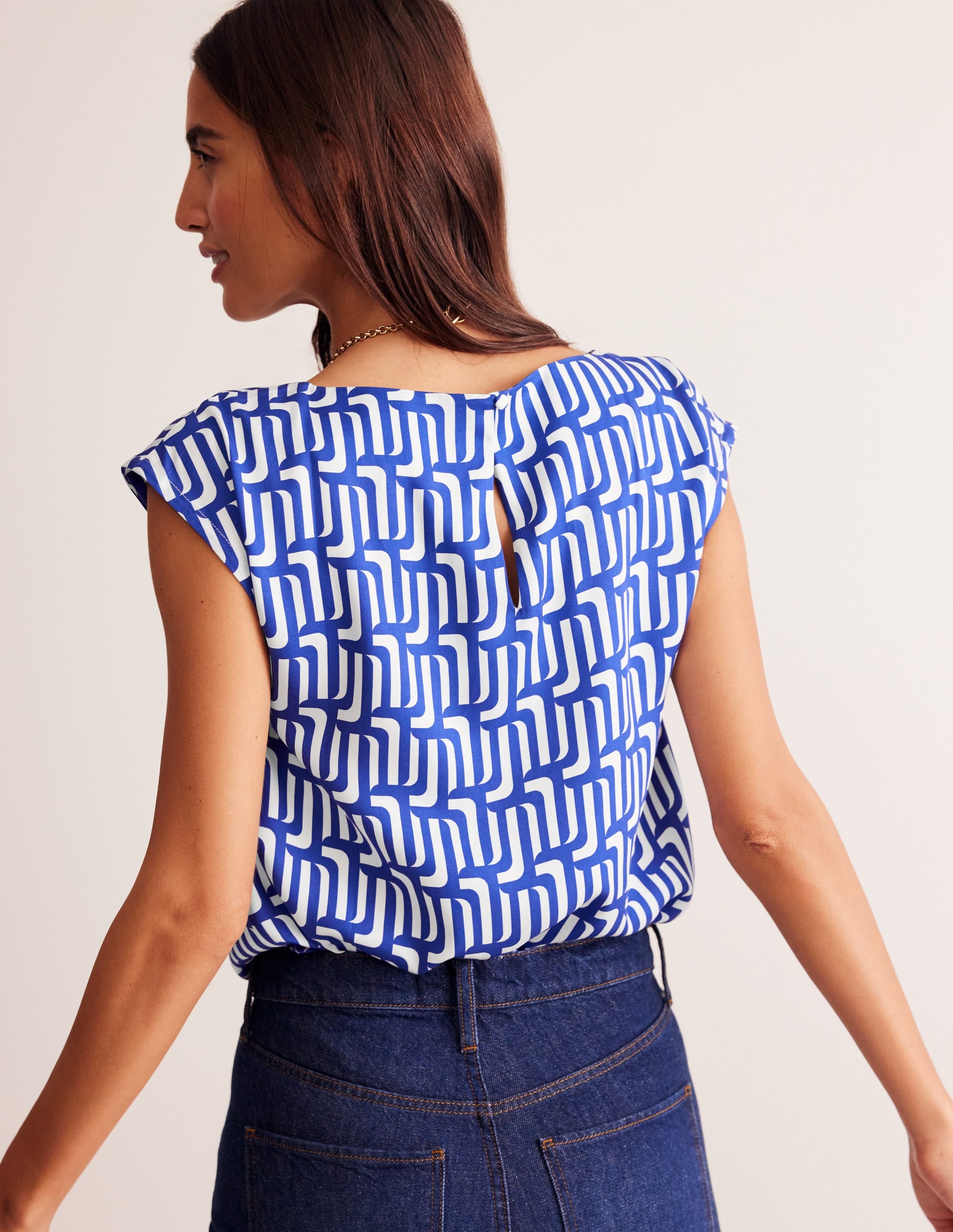 Modernes Top-Saphirblau, Motiv Falling Geo - Image 3