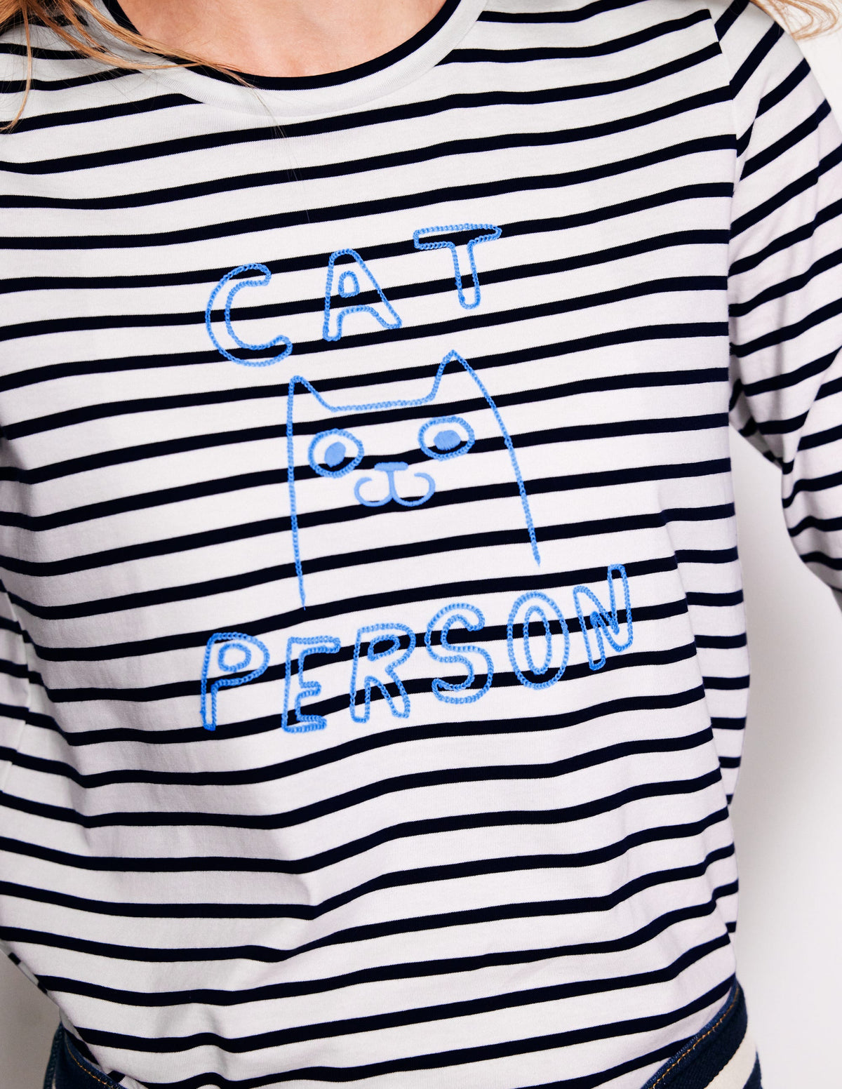 Klassisches T-Shirt mit Stickerei-Naturweiß, Marineblau, Katze Person - Image 2