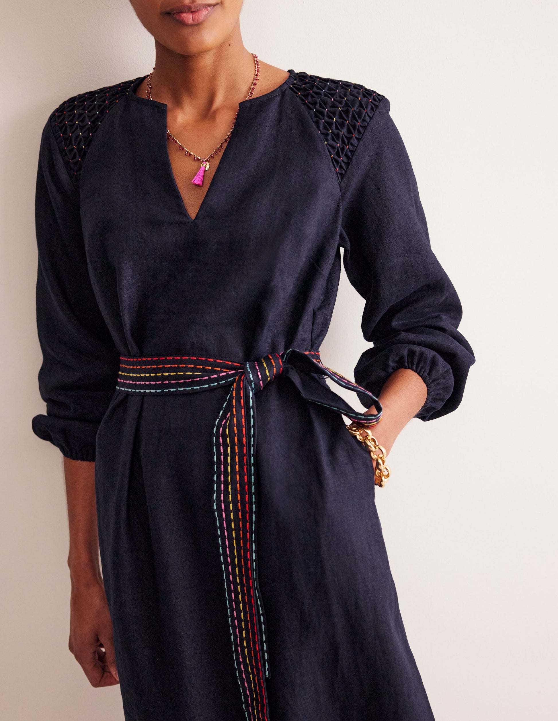 Gesmoktes Midikleid aus Leinen-Marineblau-2