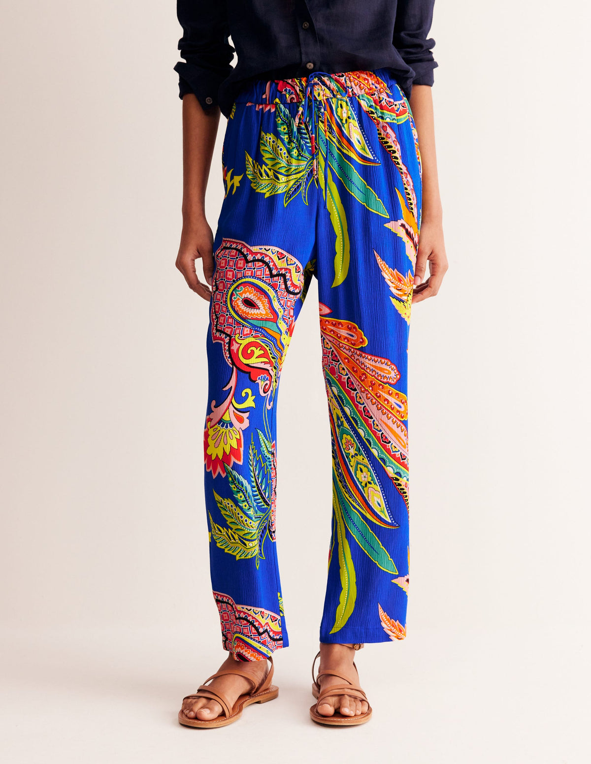 Pantalon fuselé et plissé-Multi, motif Painterly Paisley-4