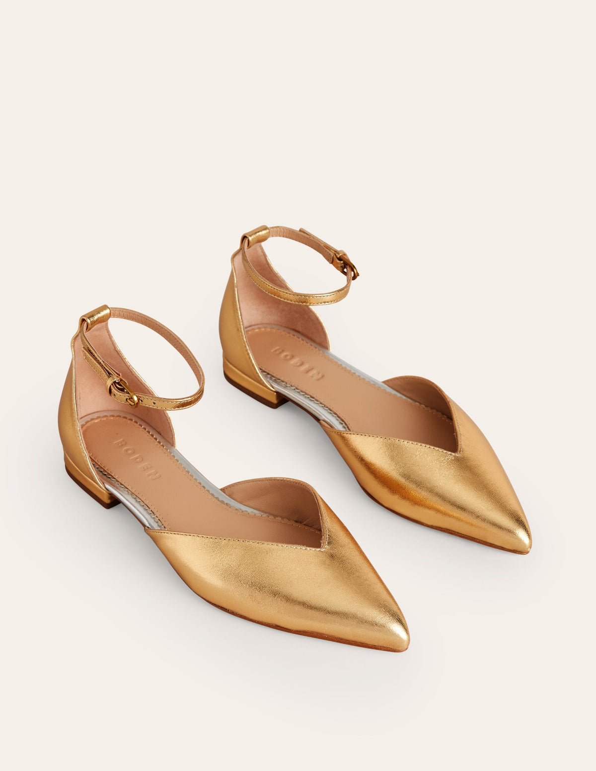Flache Ballerina-Pumps mit Knöchelriemen-Gold Metallic-Leder - Image 3