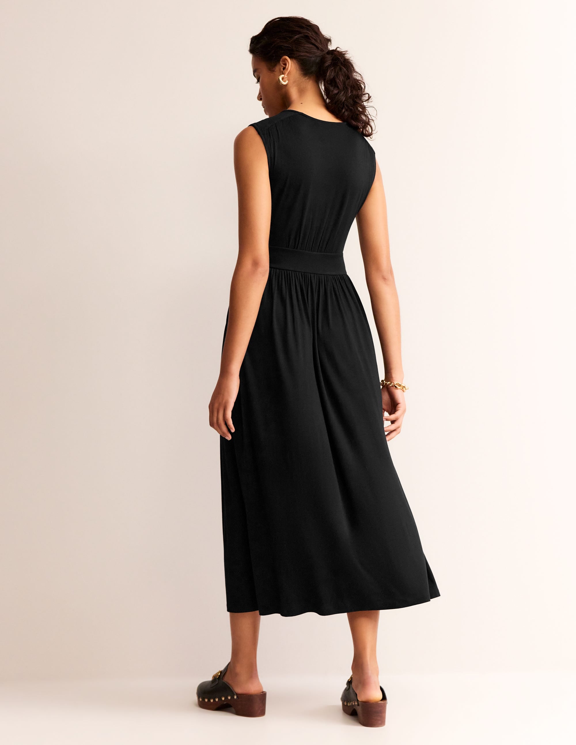 Thea Ärmelloses Midikleid-Schwarz - Image 4