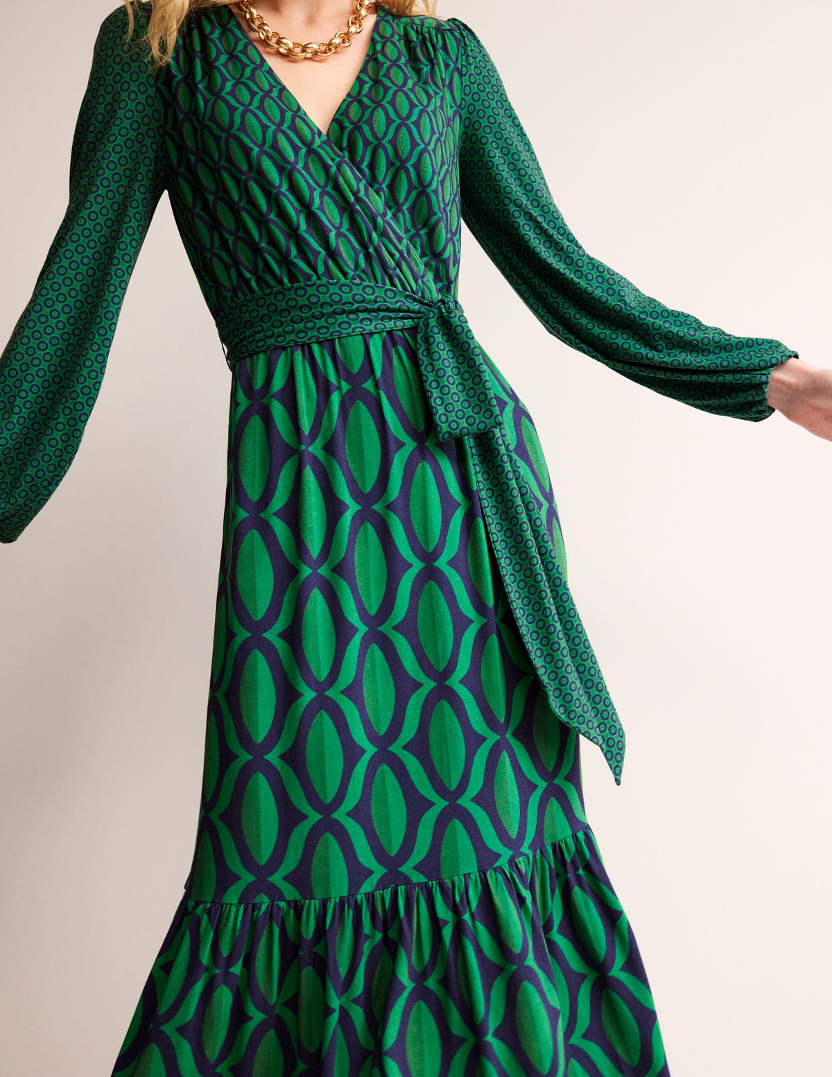 Robe portefeuille longue en jersey-Vert viridien, motif Geo Valley - Image 2