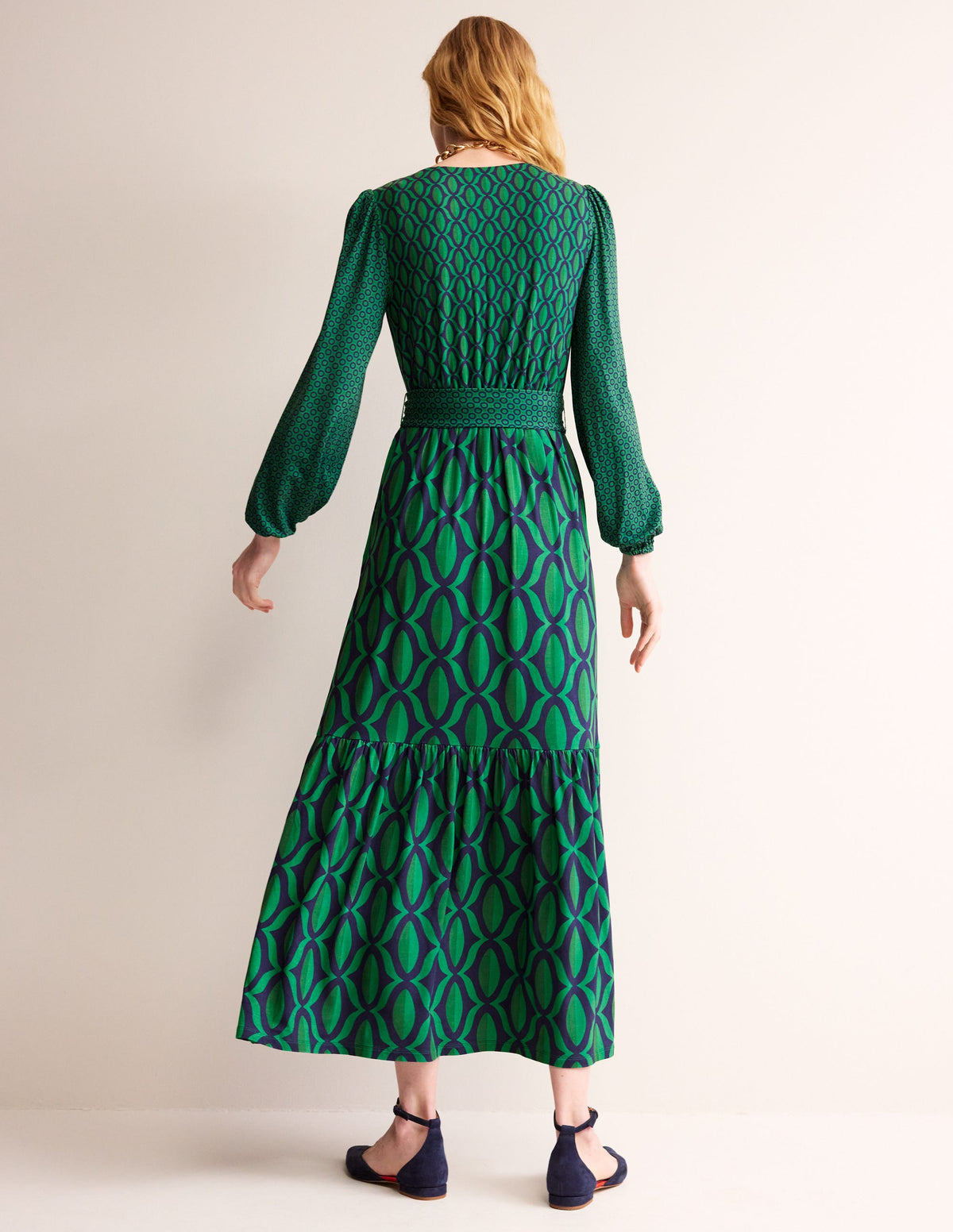 Robe portefeuille longue en jersey-Vert viridien, motif Geo Valley-3