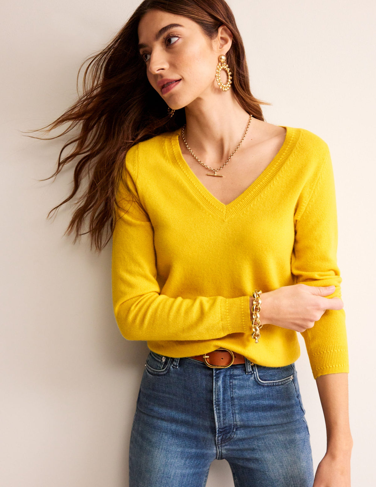 Eva Kaschmirpullover mit V-Ausschnitt-Ananas - Image 4