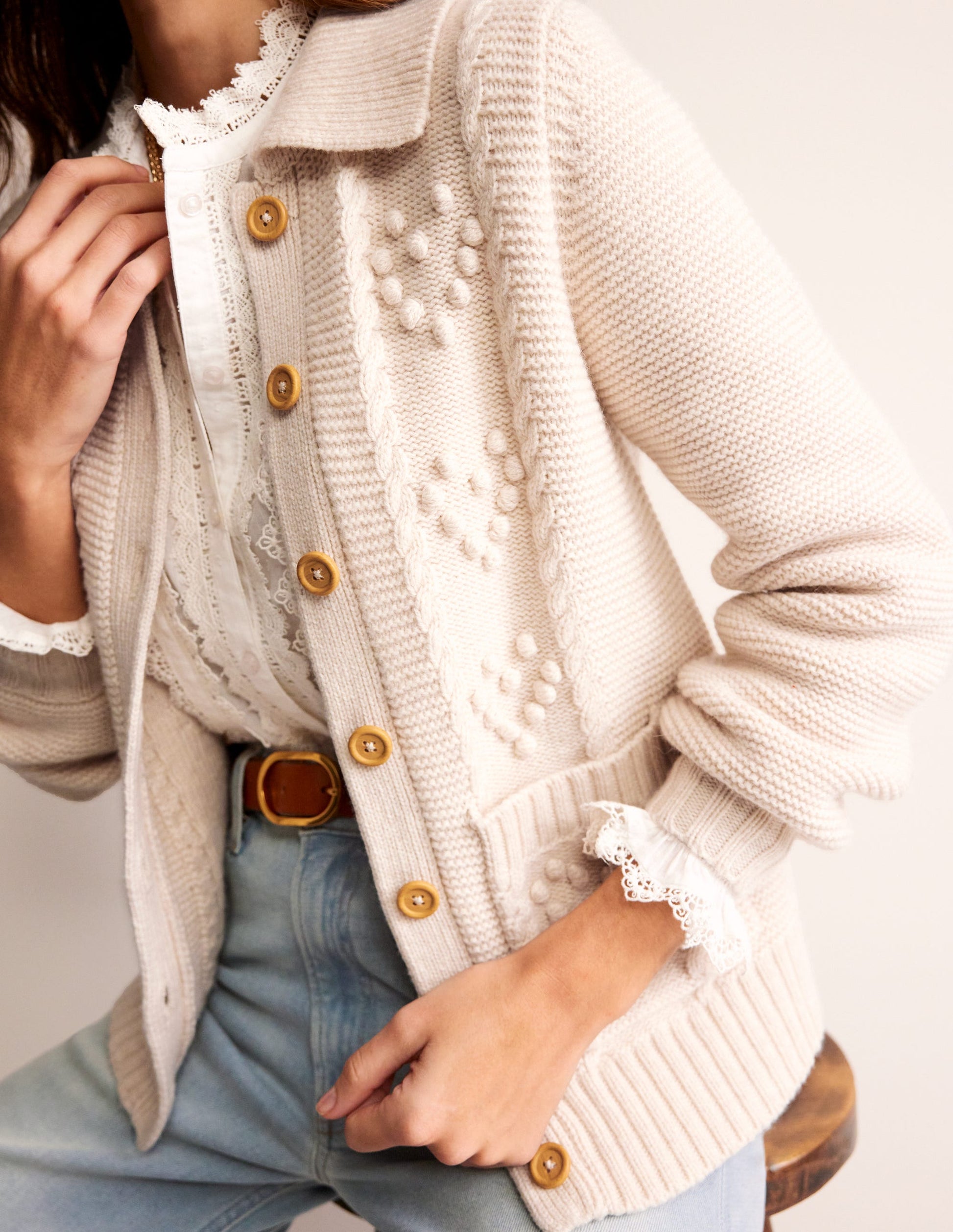 Grobmaschige Strickjacke mit Bommelherz-Beige Meliert-2