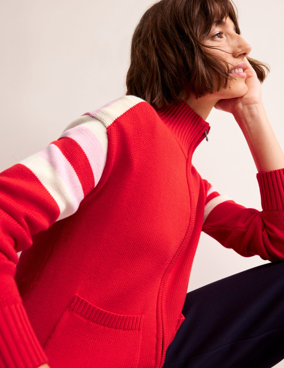 Strickjacke mit Reißverschluss-Flame Scarlet, Naturweiß Streifen - Image 1