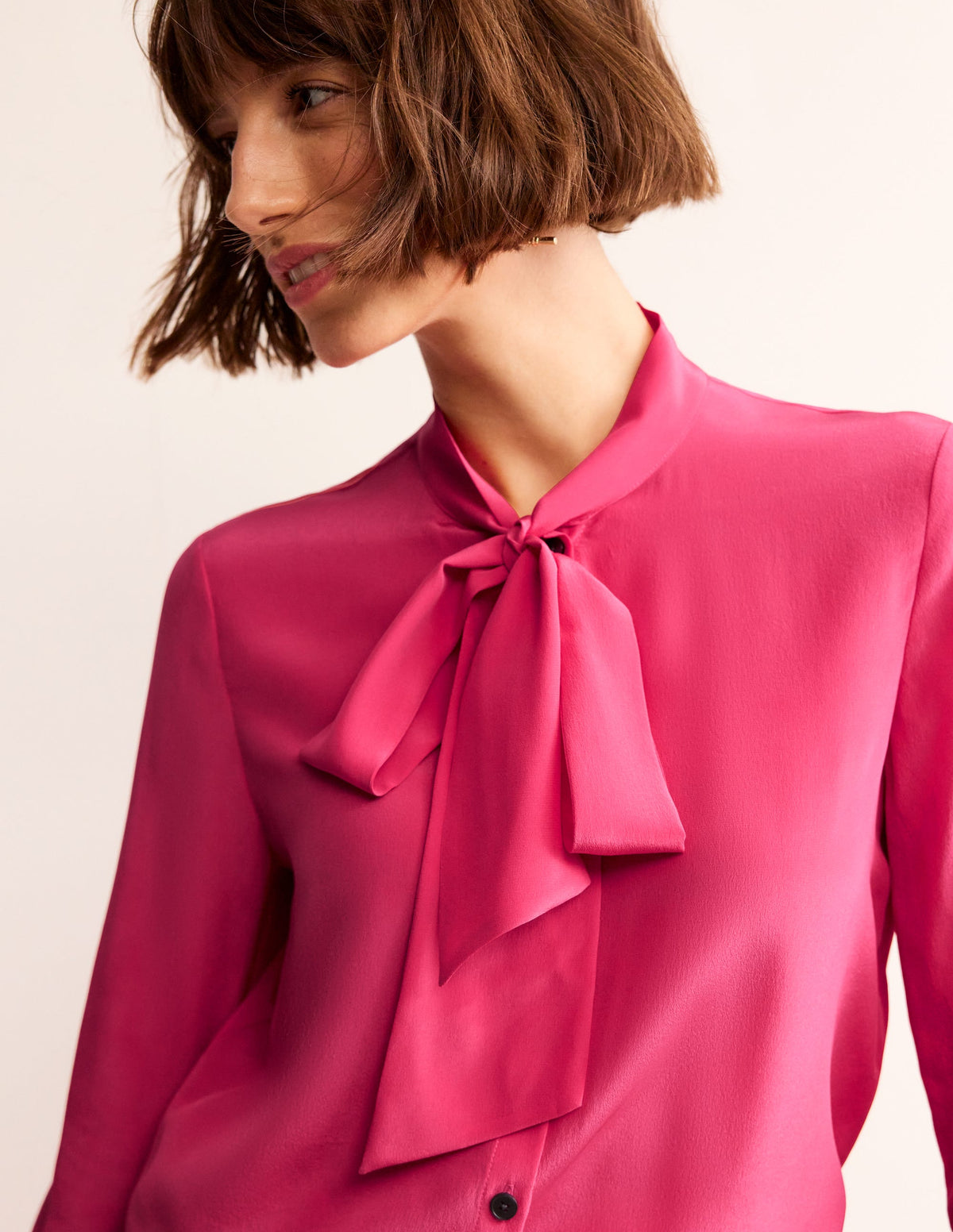 Bluse mit Knopfleiste und Schleife am Ausschnitt-Rosa neu gedacht-1