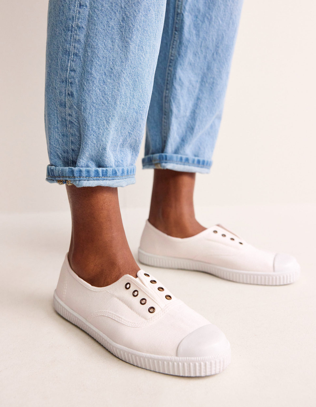 Canvas-Turnschuhe ohne Schnürung-Ivory and Navy Spot - Image 2