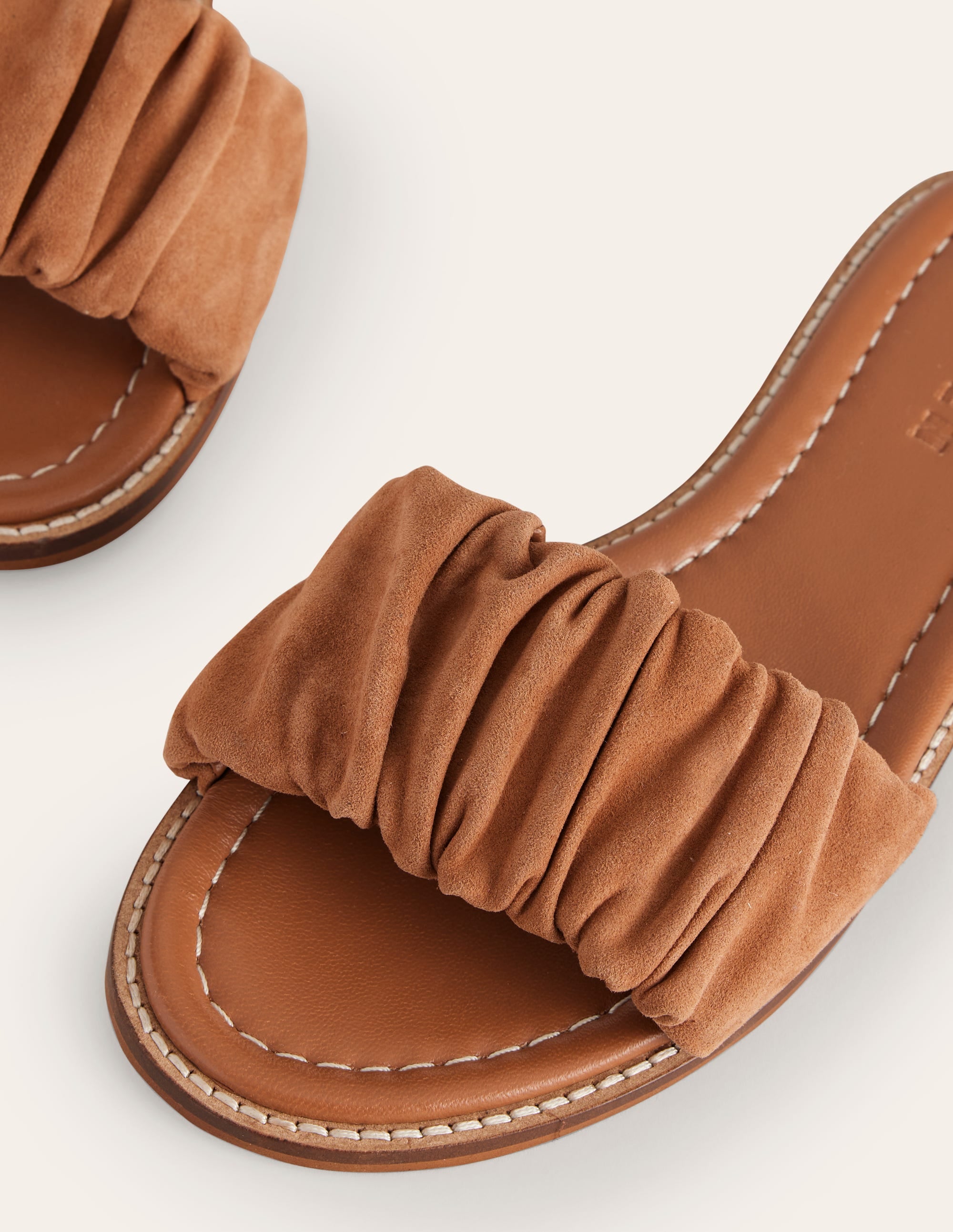 Flache Sandalen mit Raffung-Hellbraun - Image 4