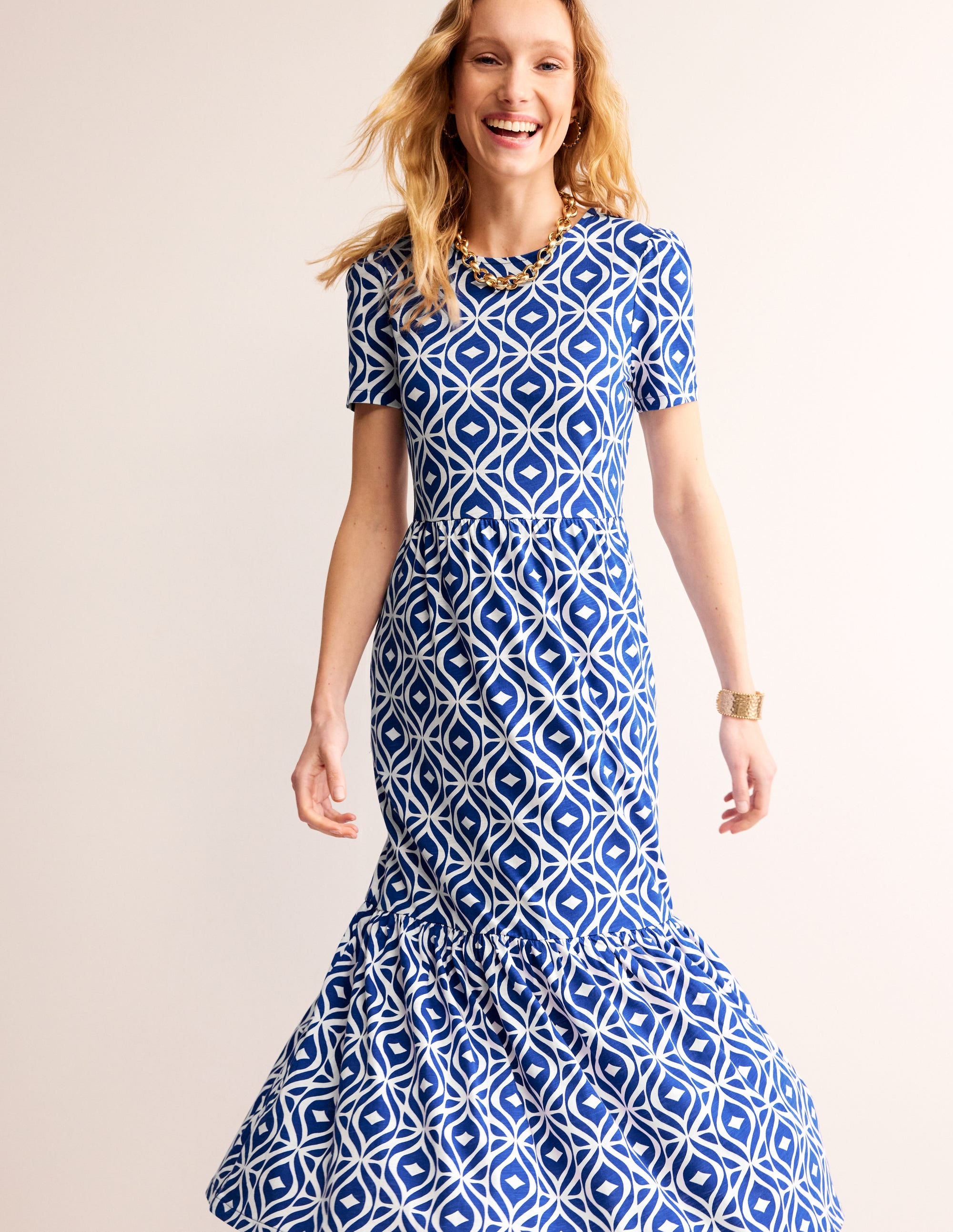 Robe midi Emma en jersey à volants-Bleu connecté, motif Diamond Wave - Image 1