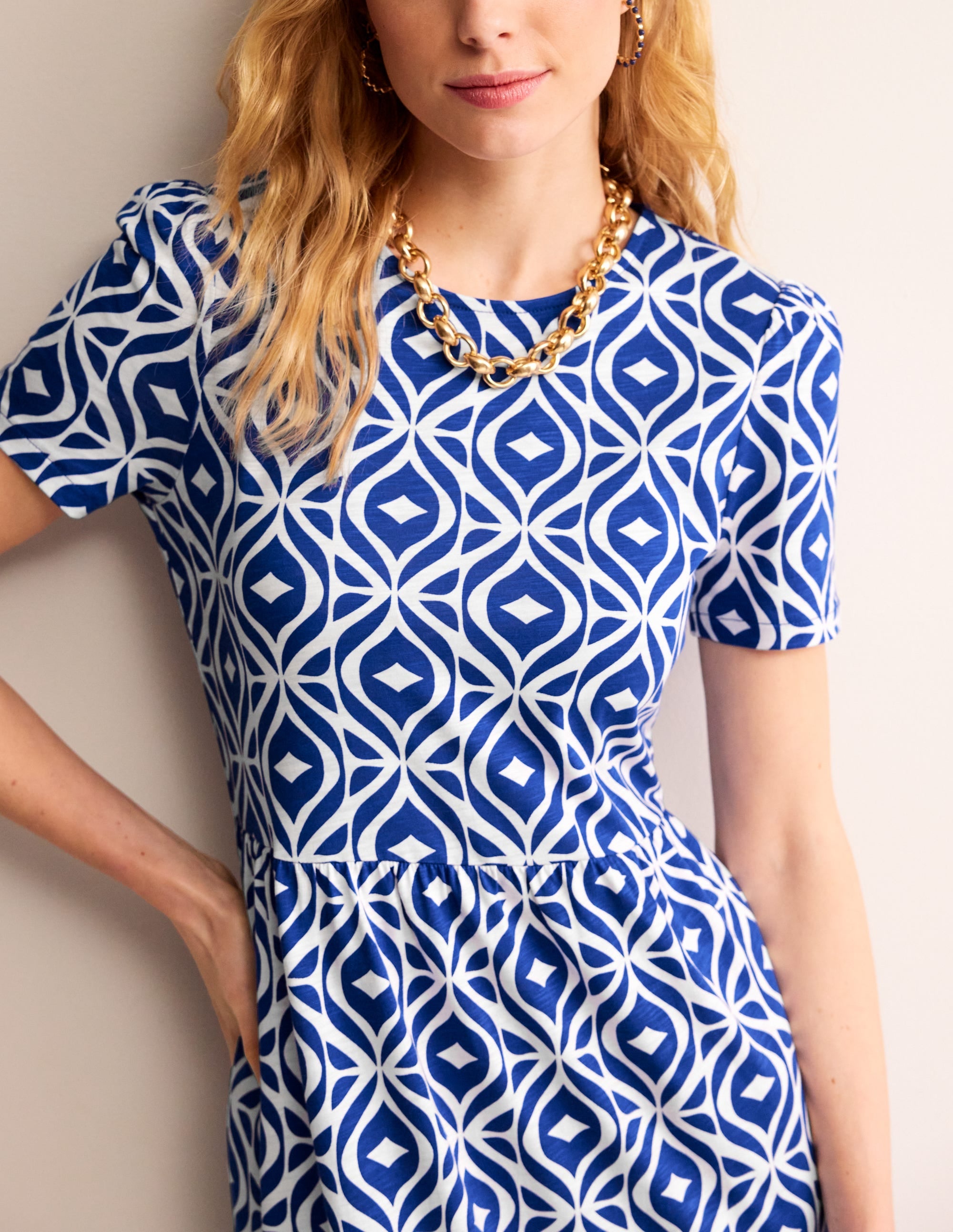 Robe midi Emma en jersey à volants-Bleu connecté, motif Diamond Wave - Image 2