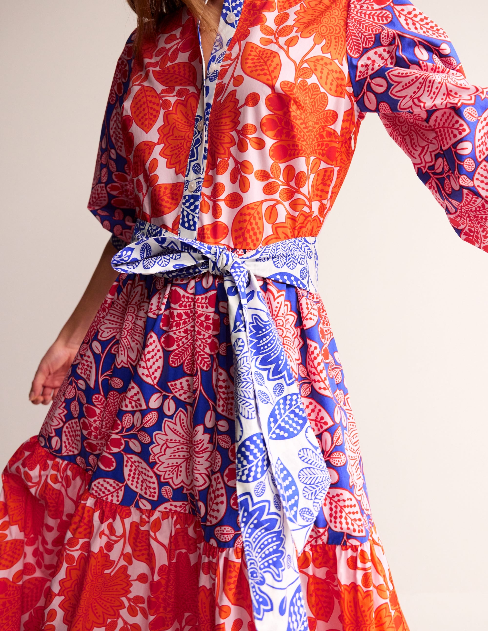 Alba Gestuftes Maxikleid aus Baumwolle-Feuerwerk, Gardenia Swirl - Image 3