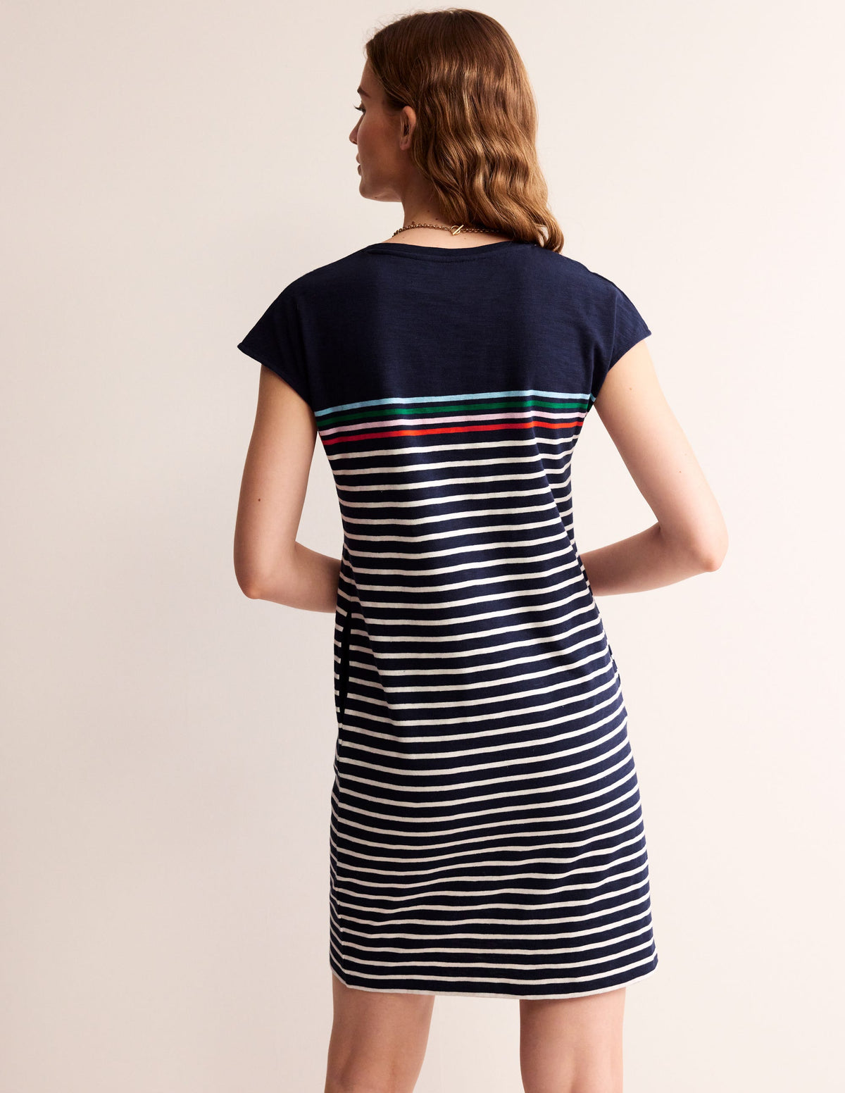 Leah T-Shirt-Kleid aus Jersey-Marineblau, Naturweiß Bunt Streifen - Image 3