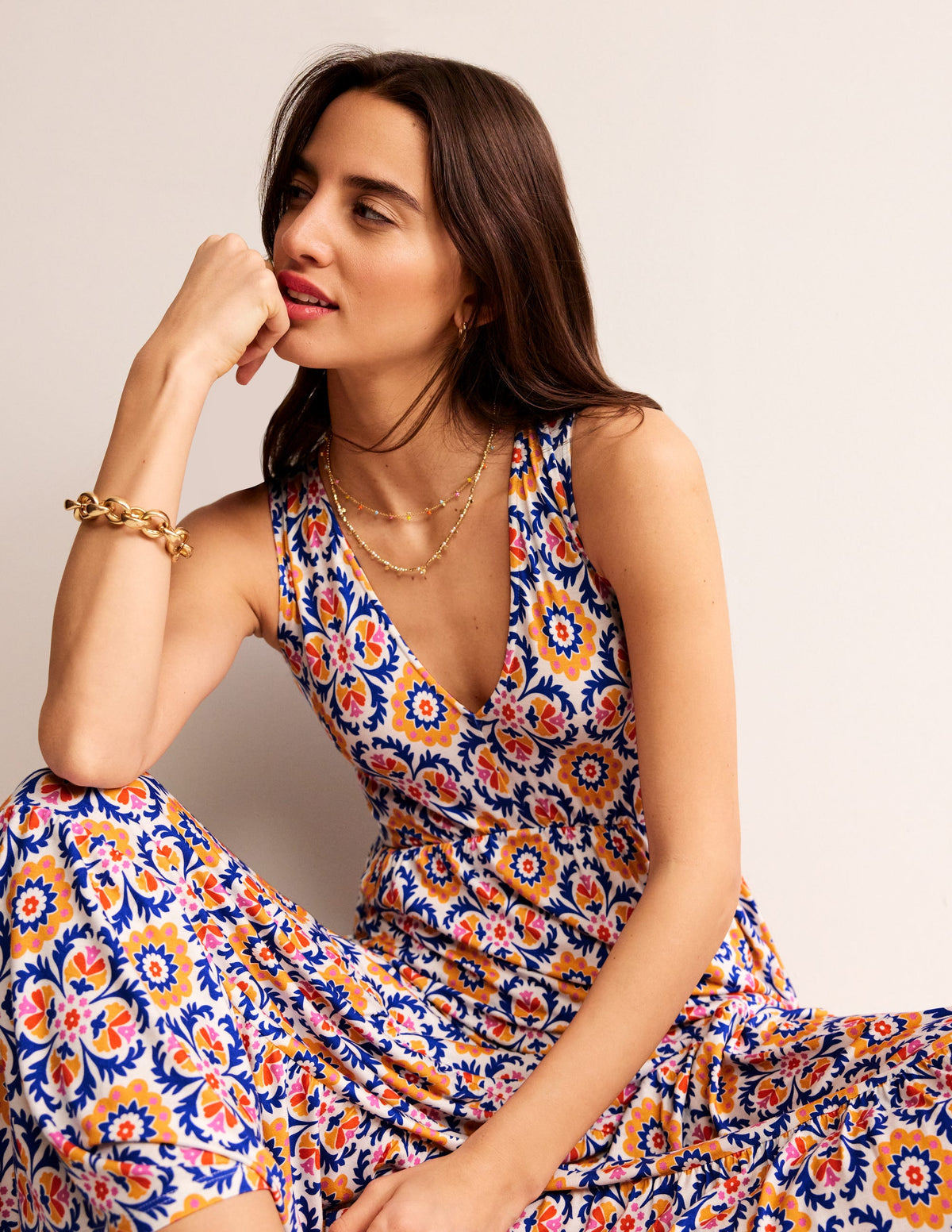 Robe longue Sylvia à volants en jersey-Doré artisanal, motif Mosaic Bloom-1