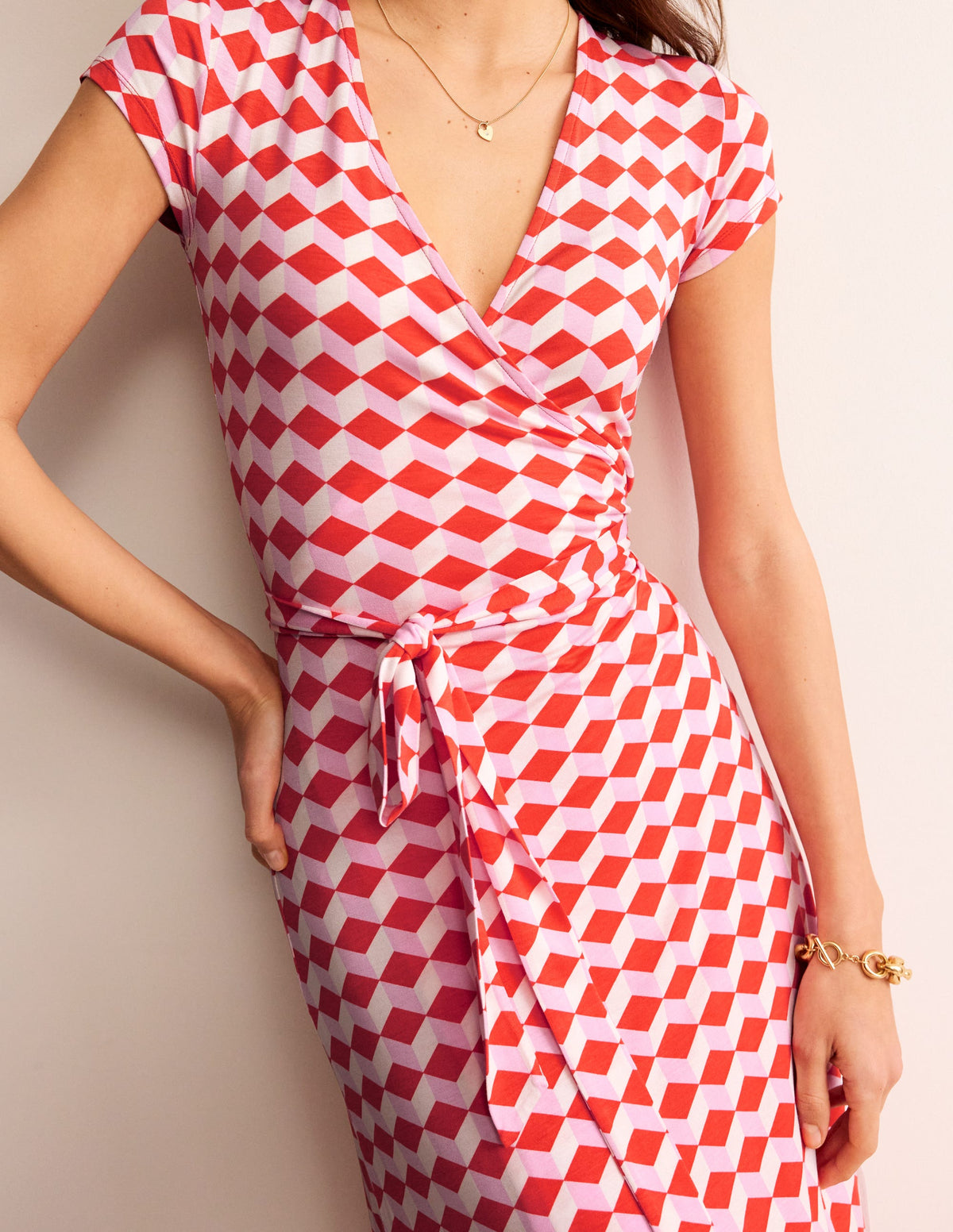Robe portefeuille Joanna à mancherons-Rouge, motif Diamond Cube - Image 2