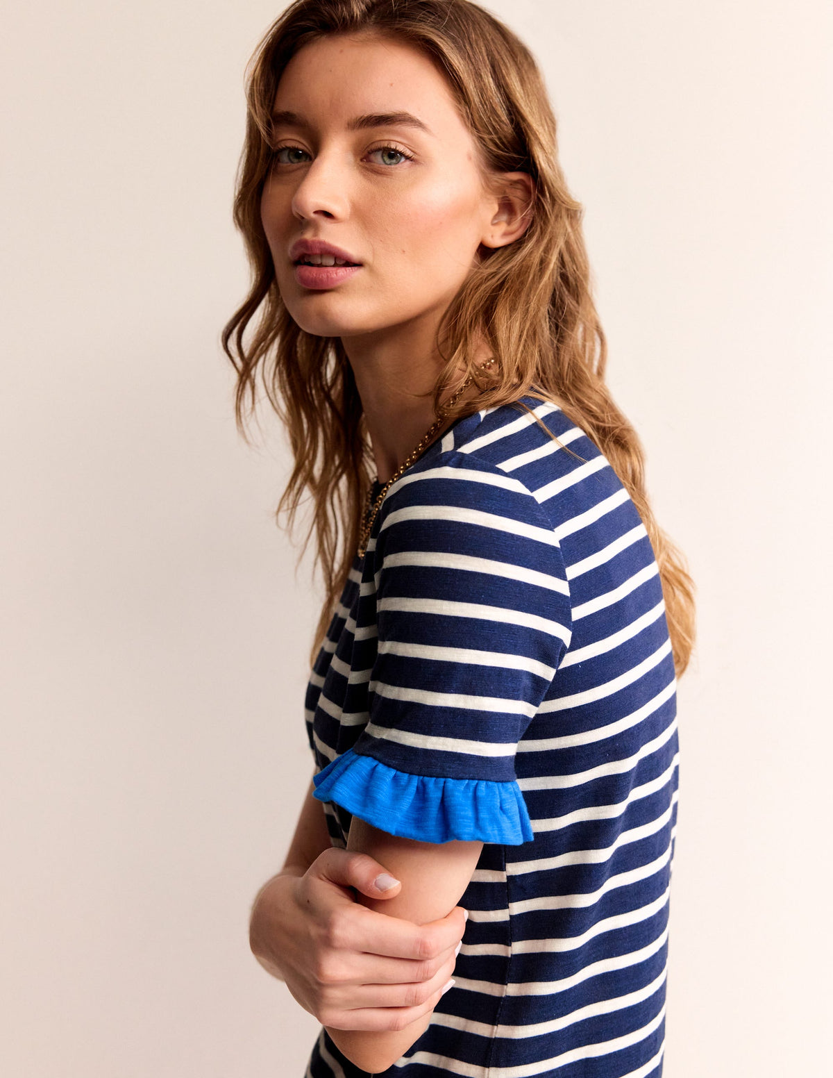 Emily Baumwollkleid mit Rüschen-Marineblau, Naturweiß Gestreift - Image 1