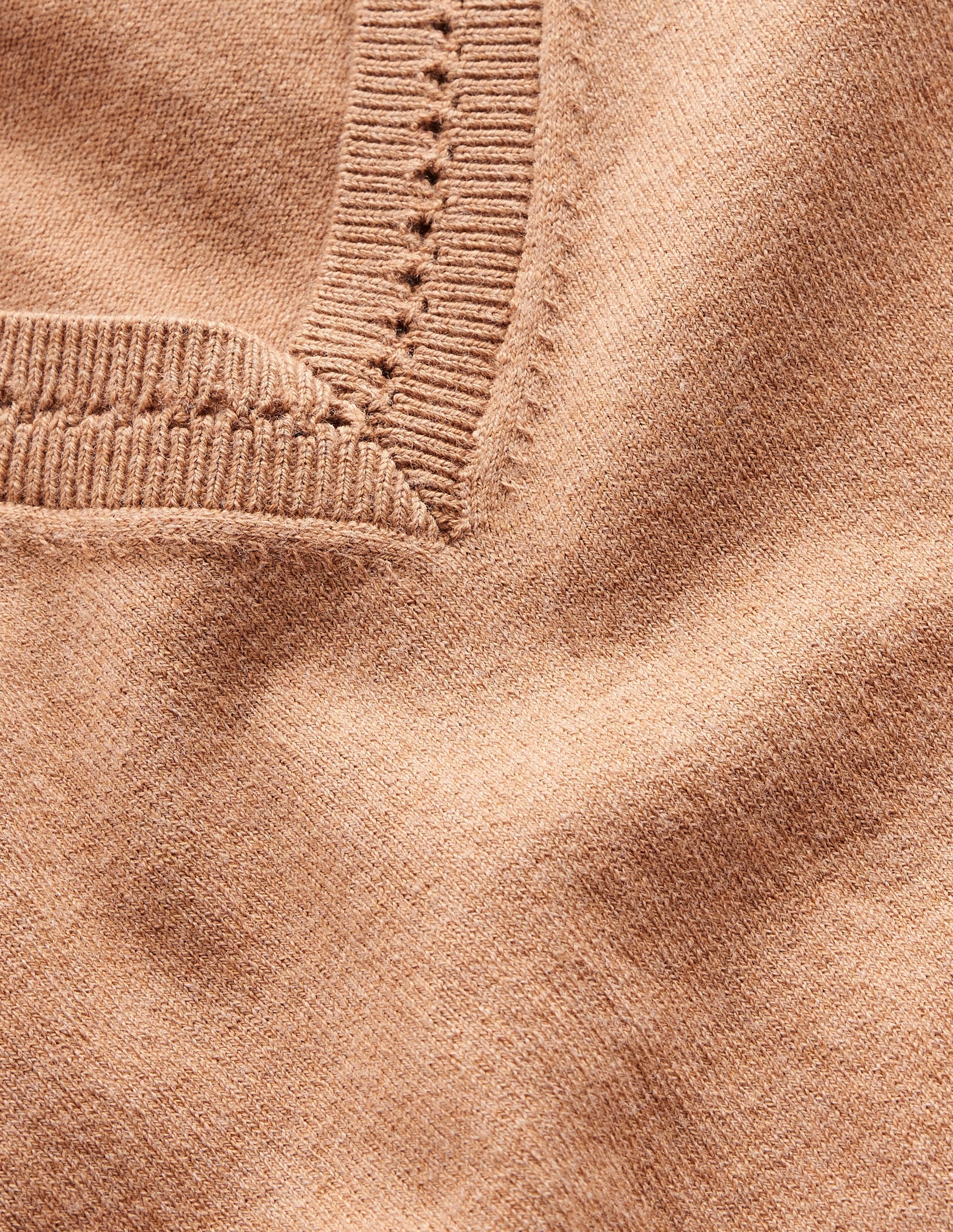 Catriona Pullover aus Baumwolle mit V-Ausschnitt-Kamelbraun Melange - Image 6