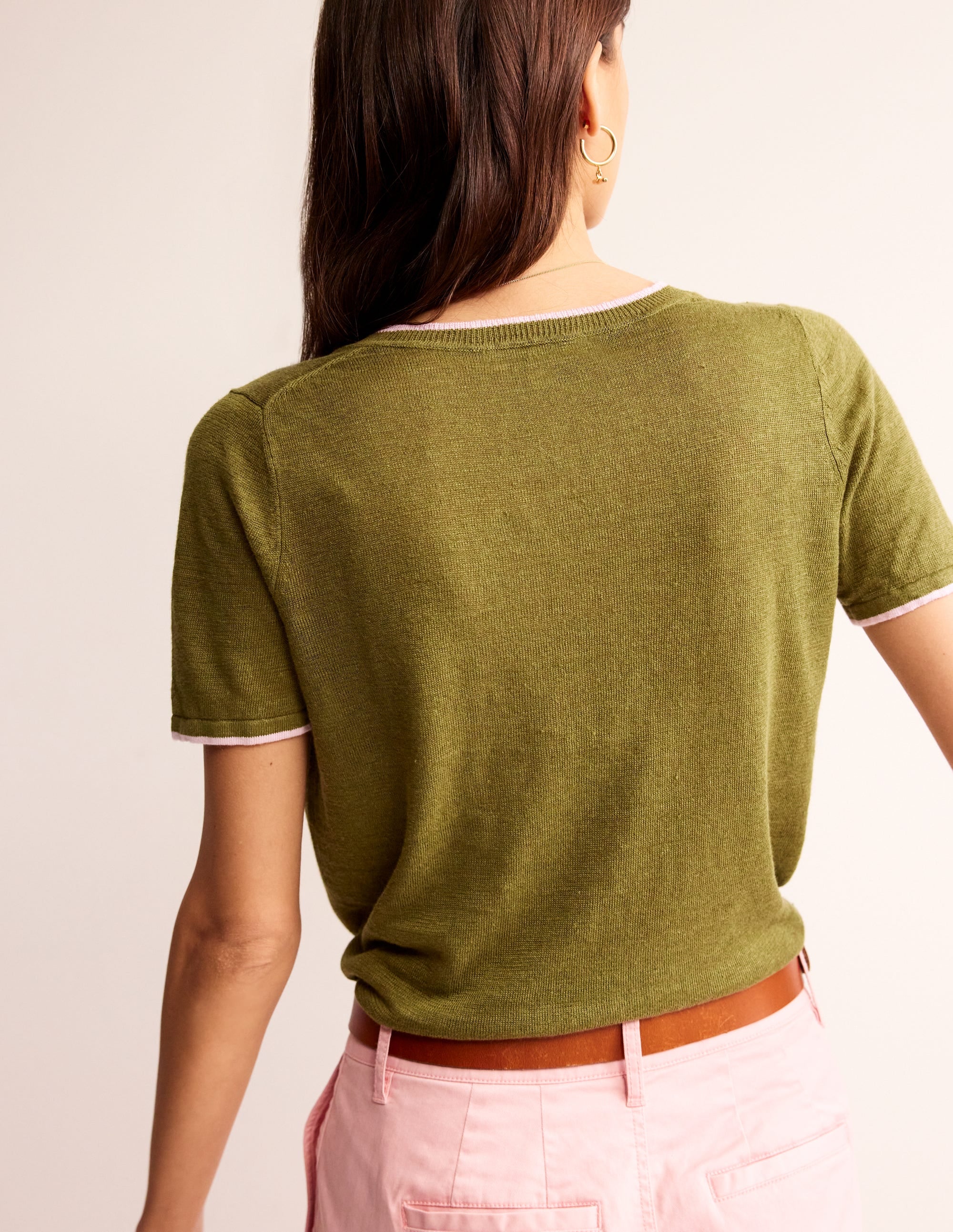 Maggie T-Shirt aus Leinen mit V-Ausschnitt-Eintagsfliege Grün - Image 3