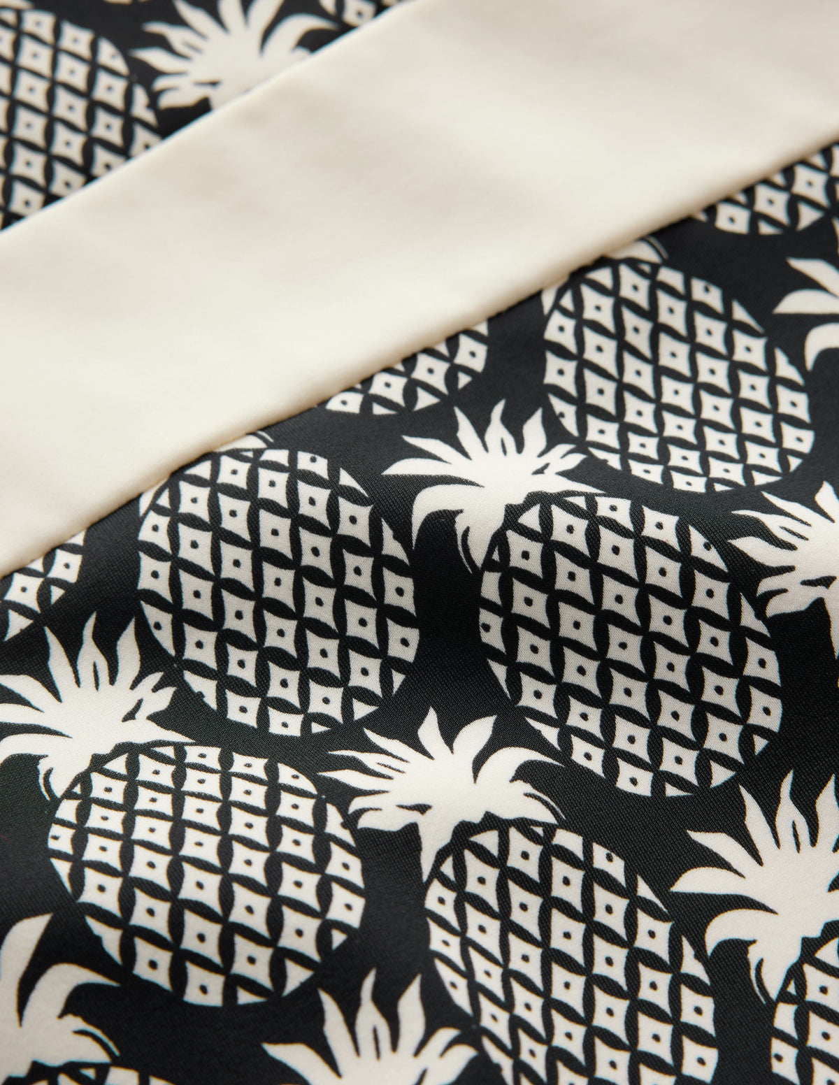Santorini Neckholder-Badeanzug-Schwarz, Ananas Geo - Image 6