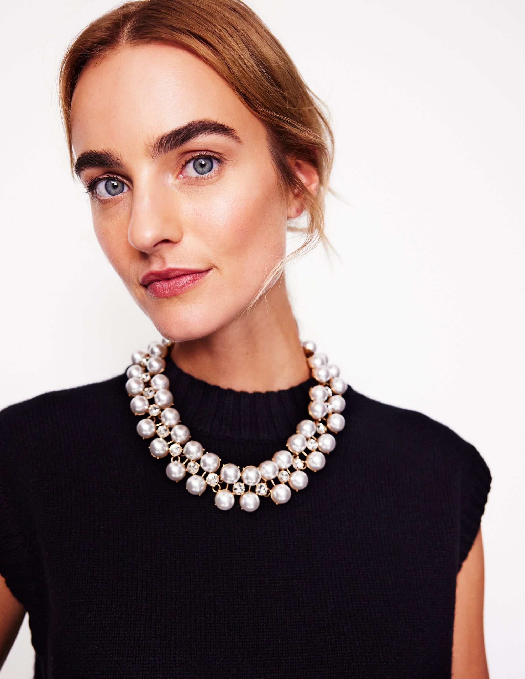Grand collier ornementé-Ivoire et Bleu Marine à Pois - Image 1