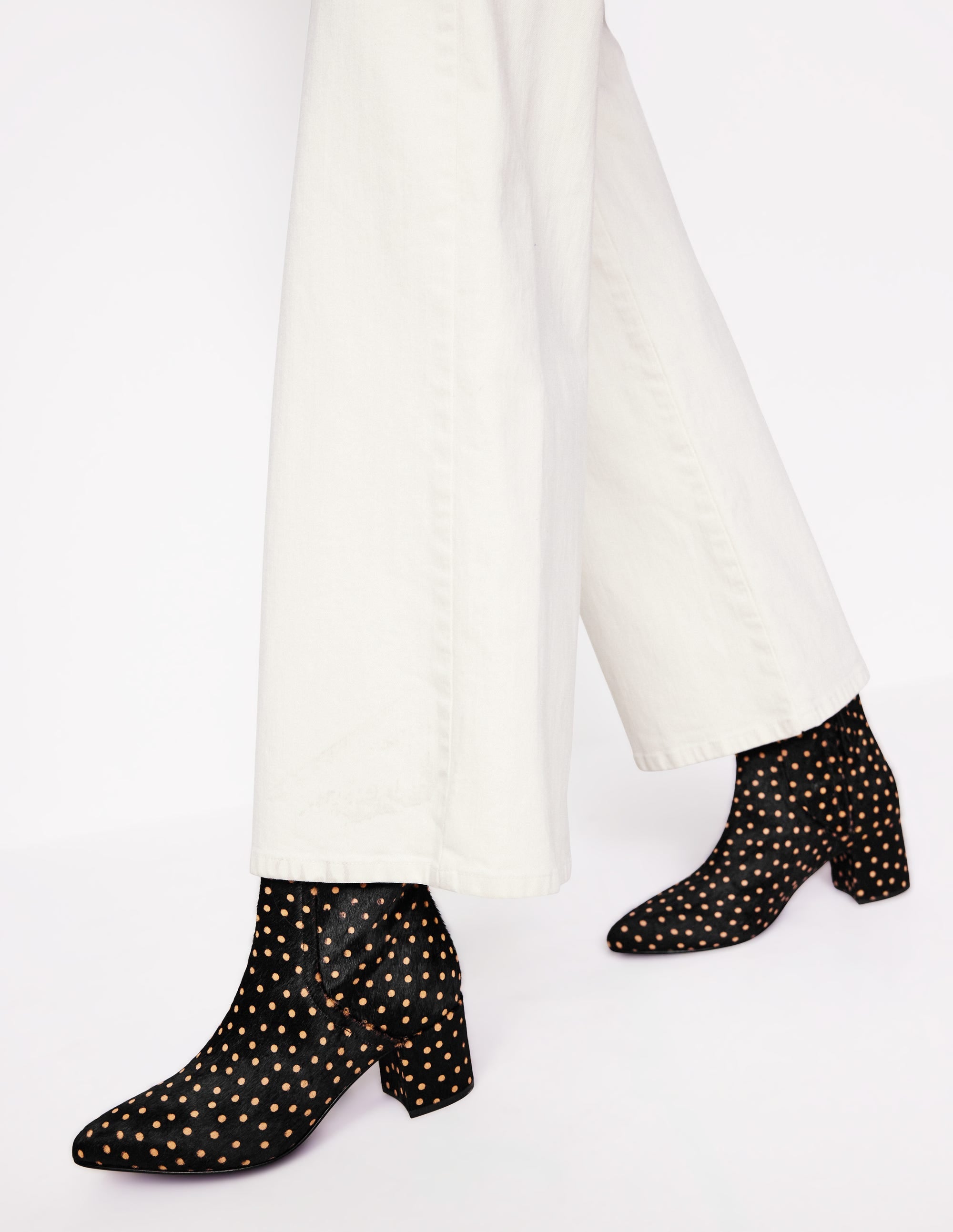 Bottines à talons carrés en cuir-Pois noir et camel - Image 1