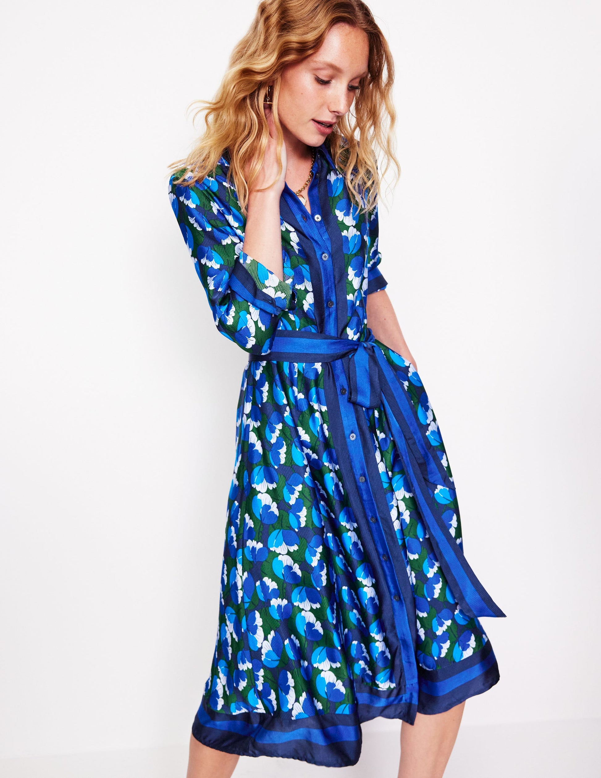 Kate Hemdblusenkleid aus Satin-Französisches Marineblau, Tulpenwiese-1