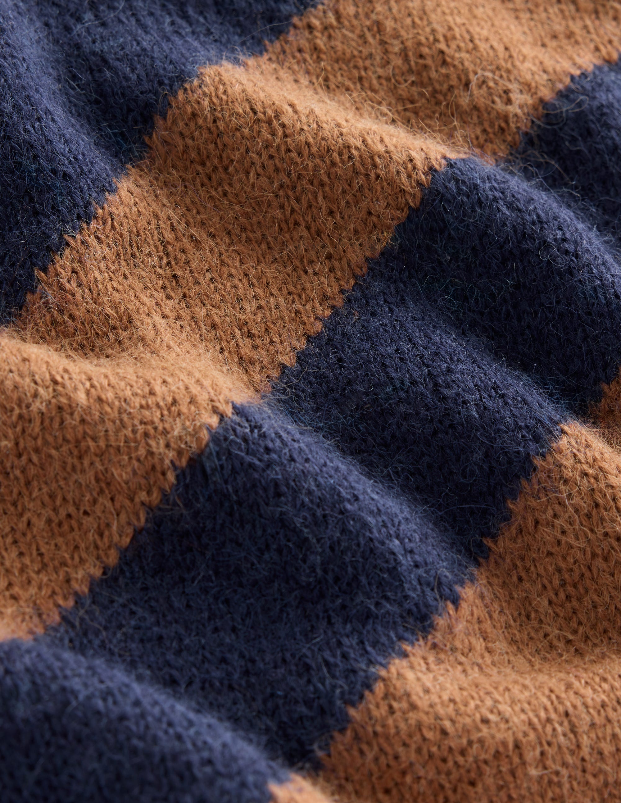 Pull duveteux à rayures diagonales-Camel/bleu marine - Image 6