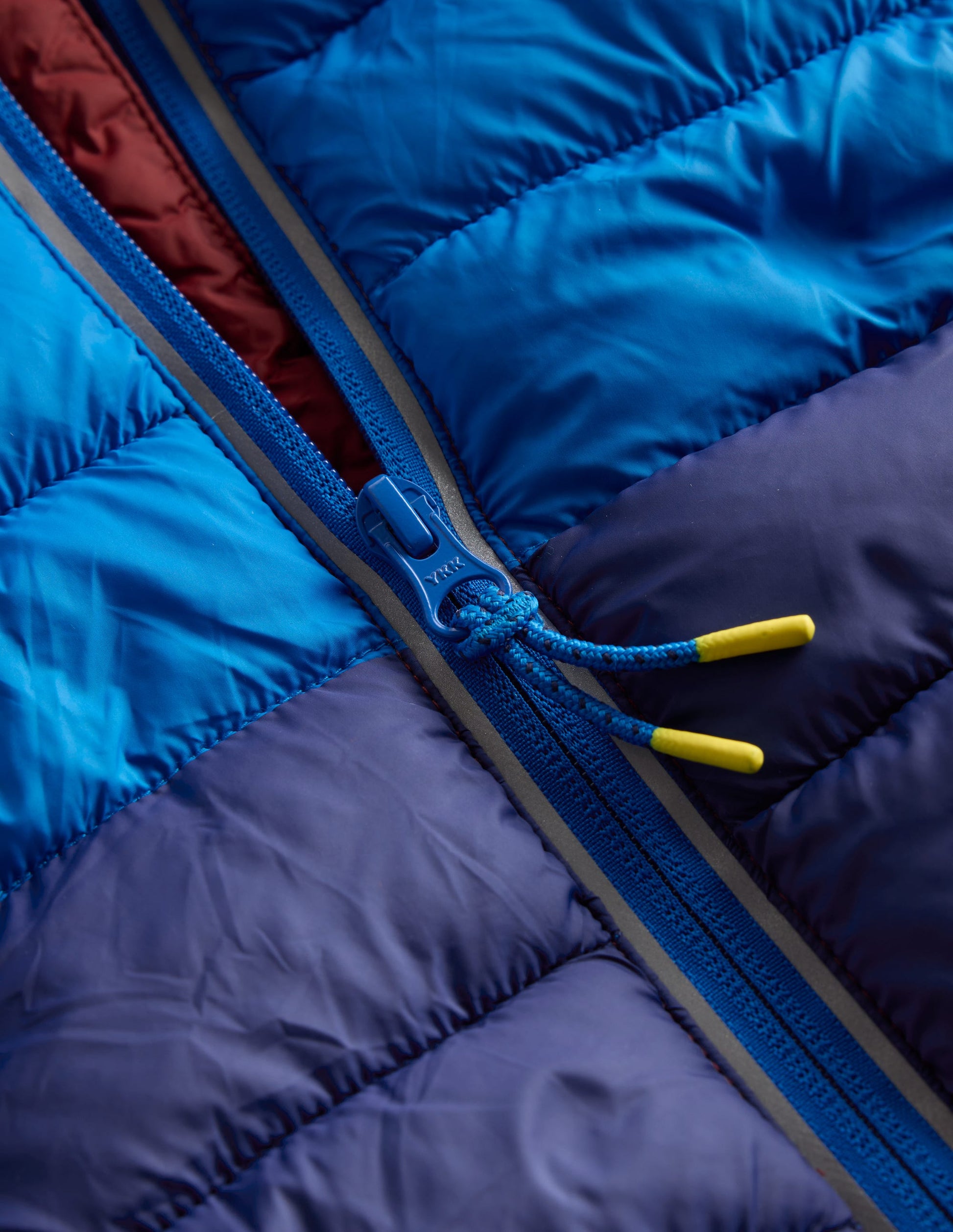 Bequem verstaubare, wattierte Jacke-Blau Blockfarben-3