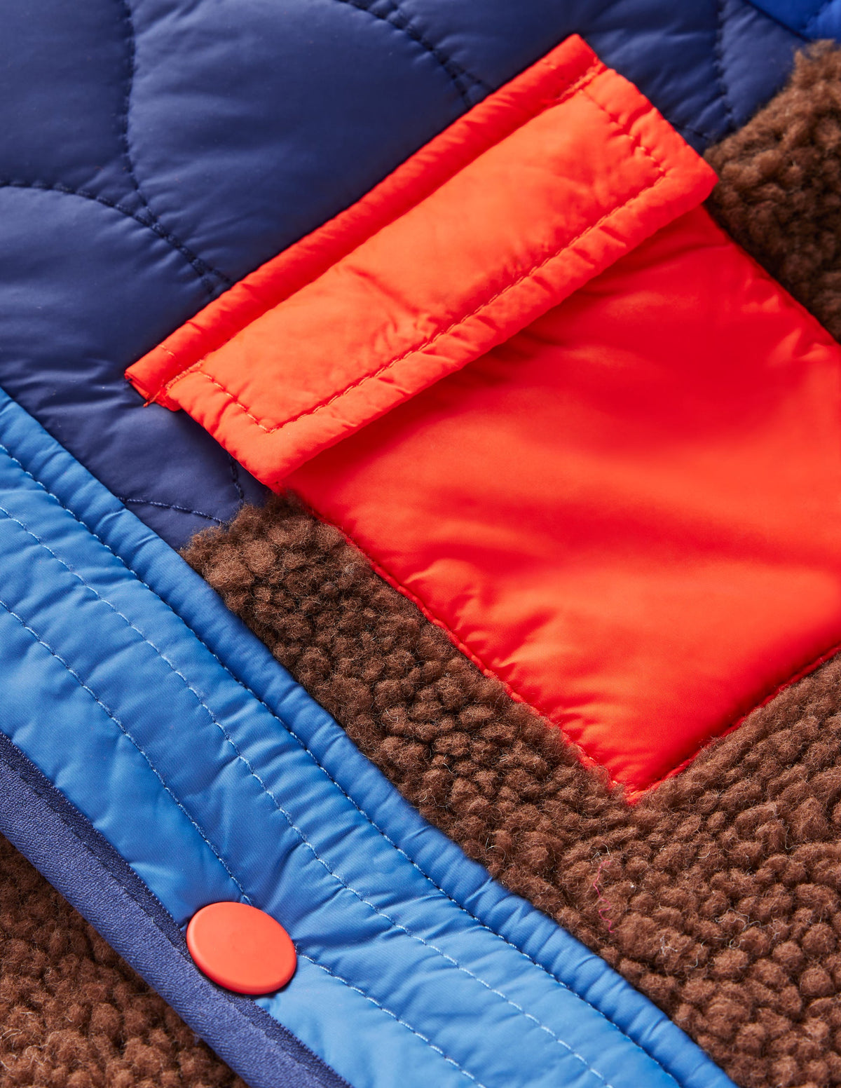 Steppjacke mit Teddyfell-Dunkle Blockfarben - Image 3