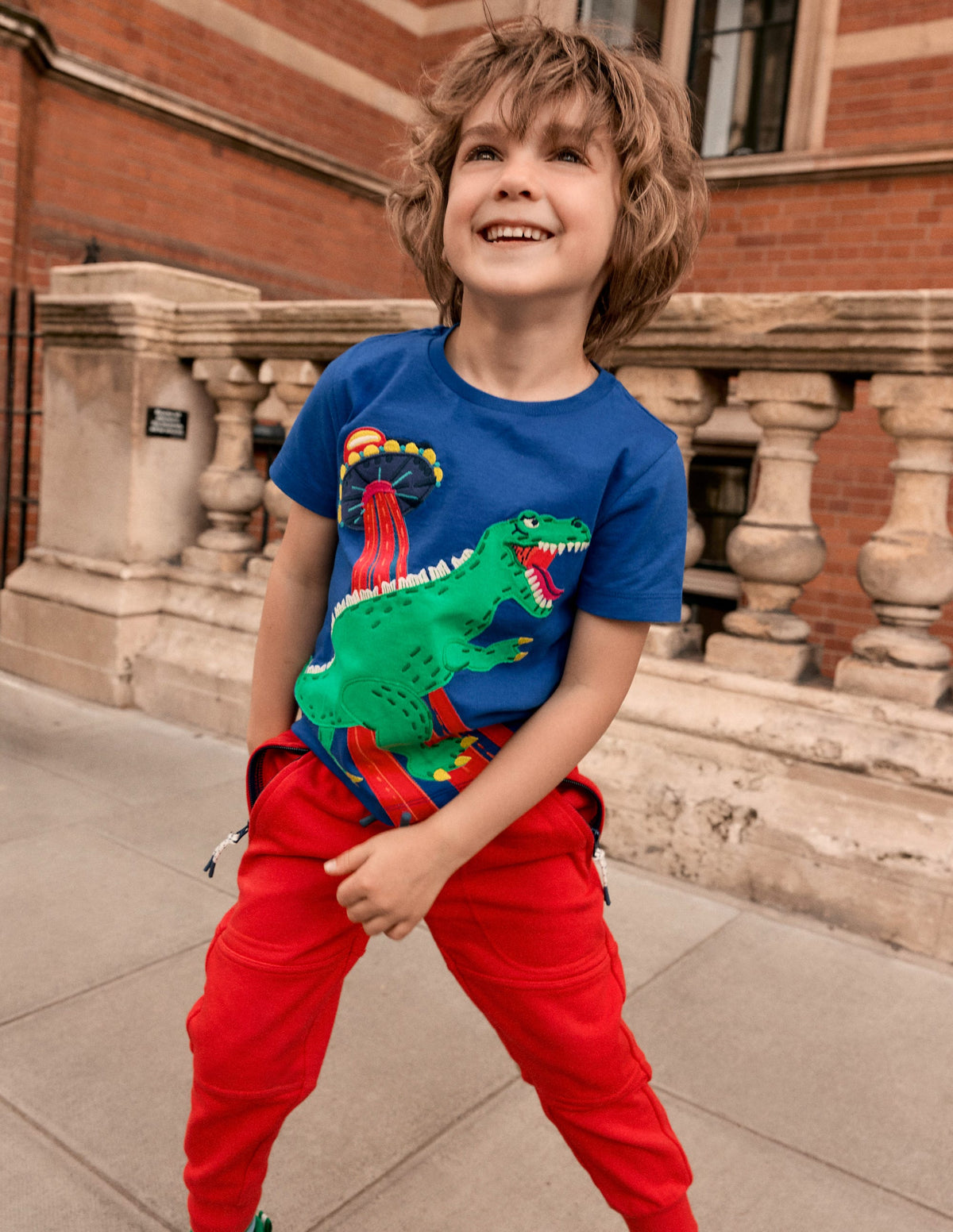 T-Shirt mit Applikation-Dino Weltall-4