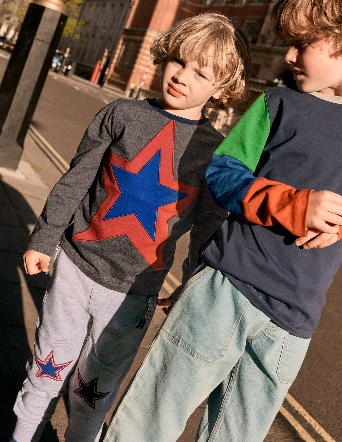 T-Shirt mit Stern-Applikation-Blaugrau Meliert mit Sternen - Image 4