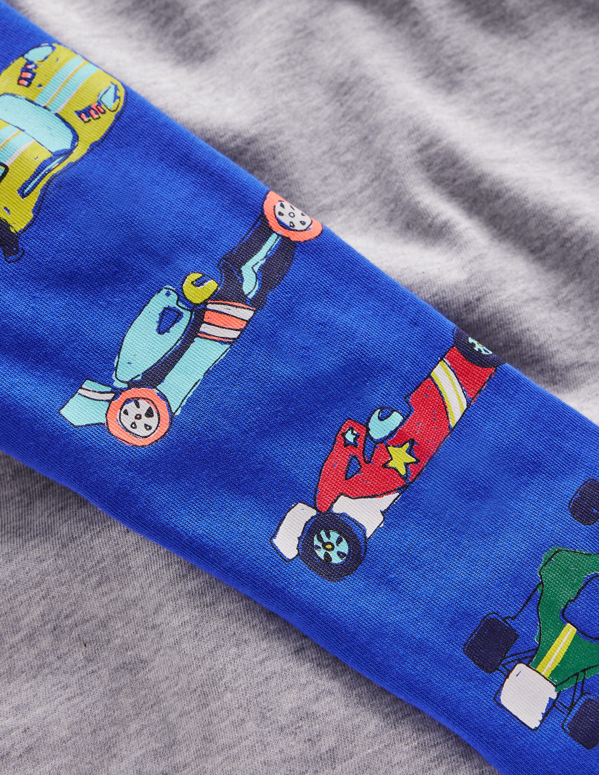 Bedrucktes Langarmshirt mit Raglanärmlen-Rennwagen - Image 3
