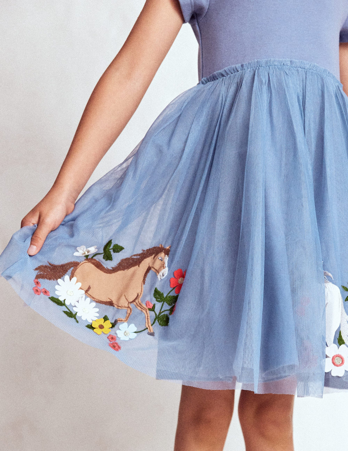 Ami Tüllkleid mit Applikationen-Hellblau Pferde-2