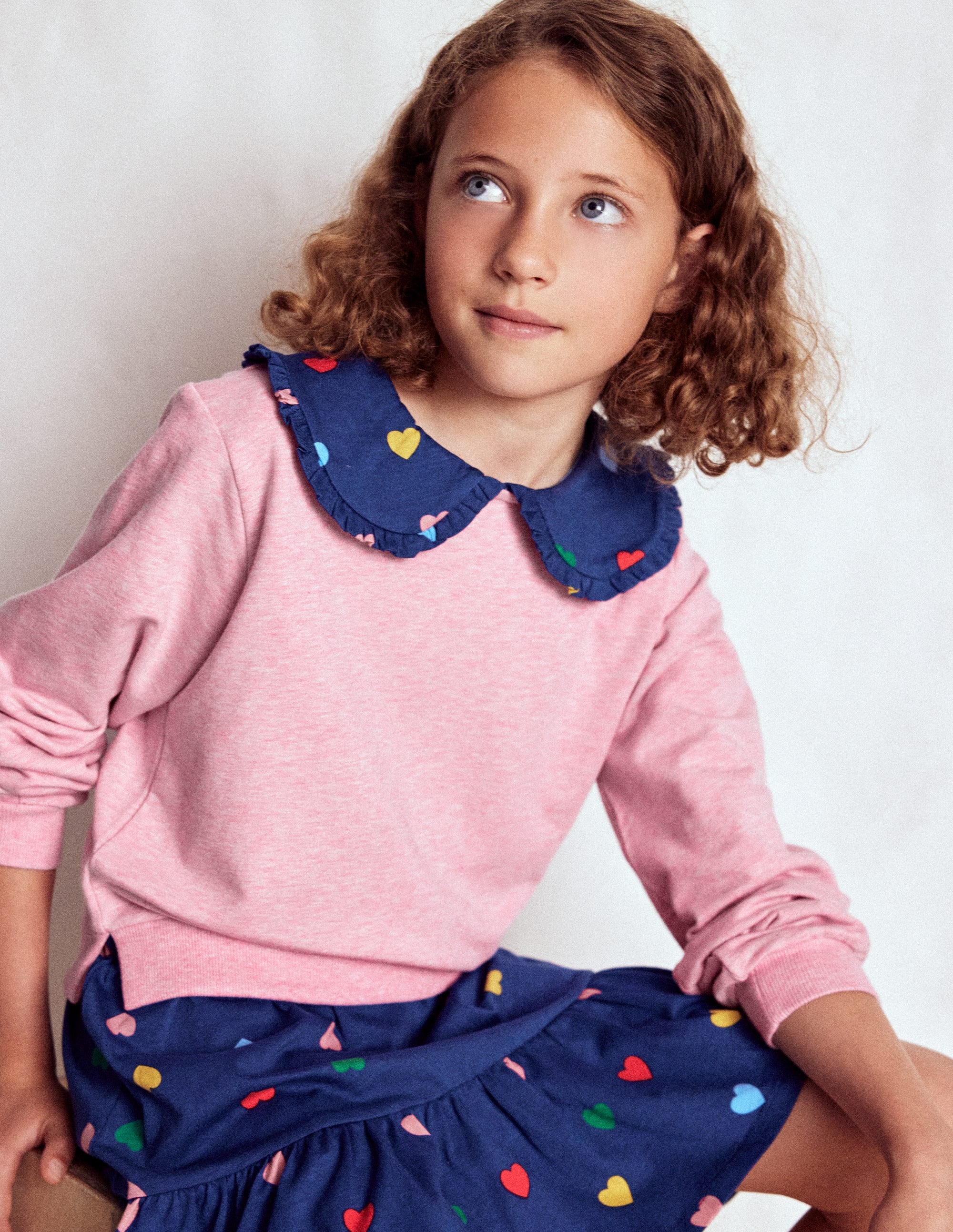 2-in-1-Sweatshirtkleid-Steuerbordblau Bunte Herzen - Image 1