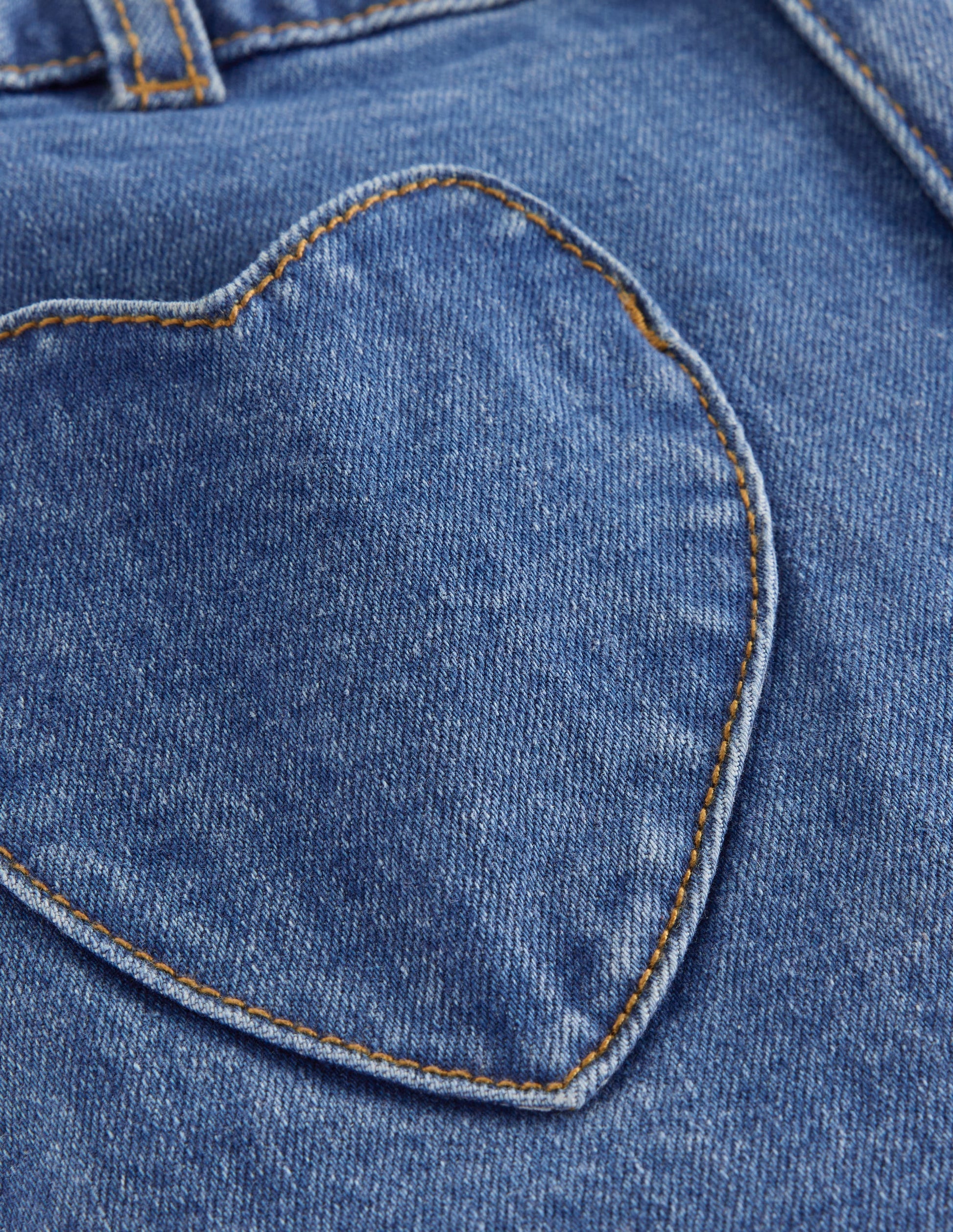 Jeans mit leichtem Schlag-Denim mit Herzen-3