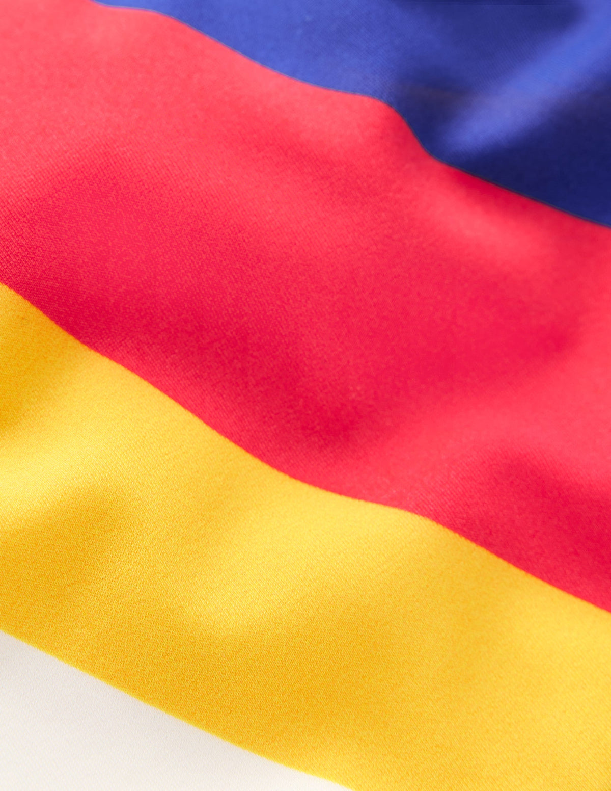 Bikinioberteil mit überkreuzter Rückseite-Bunt Regenbogen Swirl-Motiv - Image 3