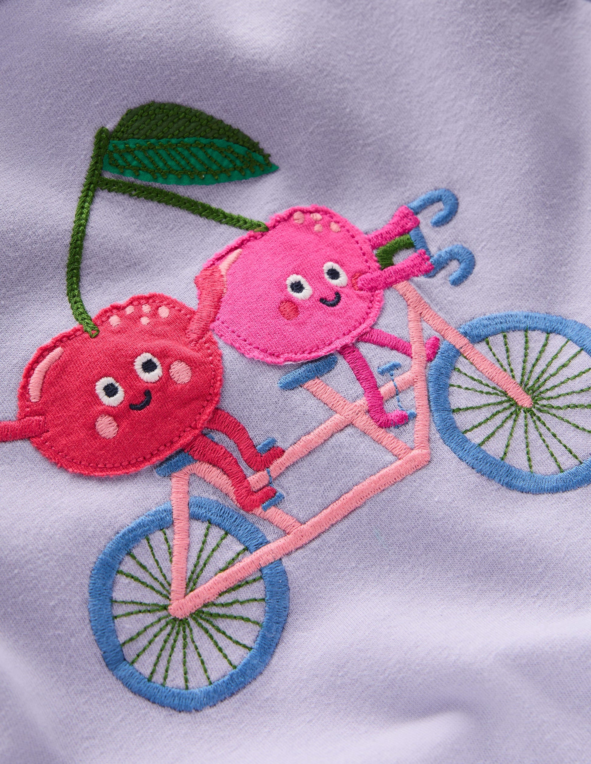 T-Shirt mit Applikation-Lavendeldunst Kirschen-3